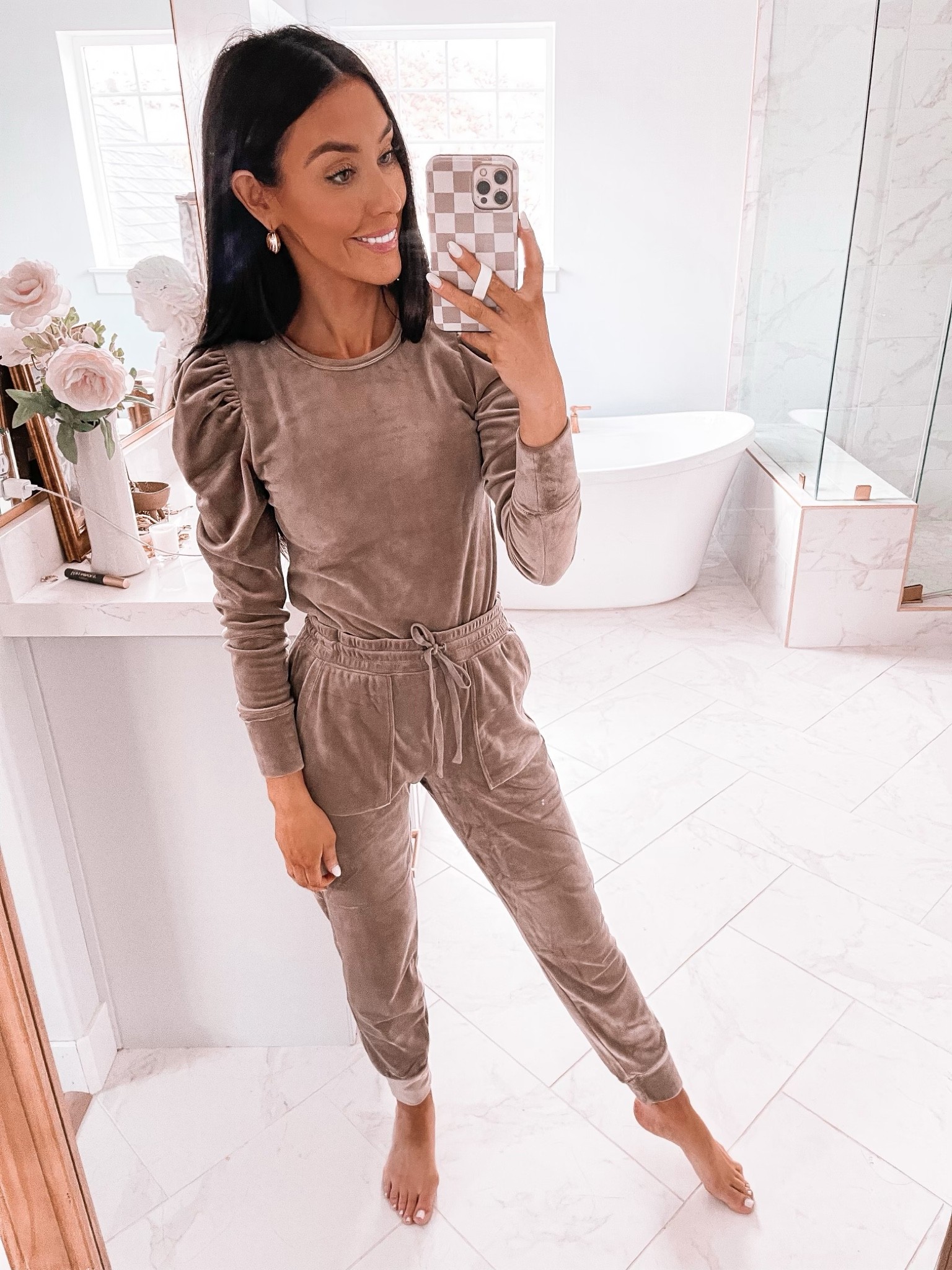 Velour set, gifts for her, gifts for mom 2022, gift guide for her 2022

#LTKstyletip #LTKHoliday #LTKSeasonal