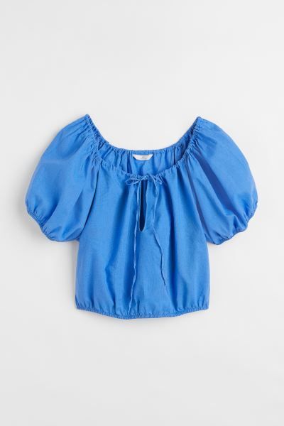 Blouse in an airy, woven linen and cotton blend. Round neckline with V-shaped opening and narrow ... | H&M (US + CA)