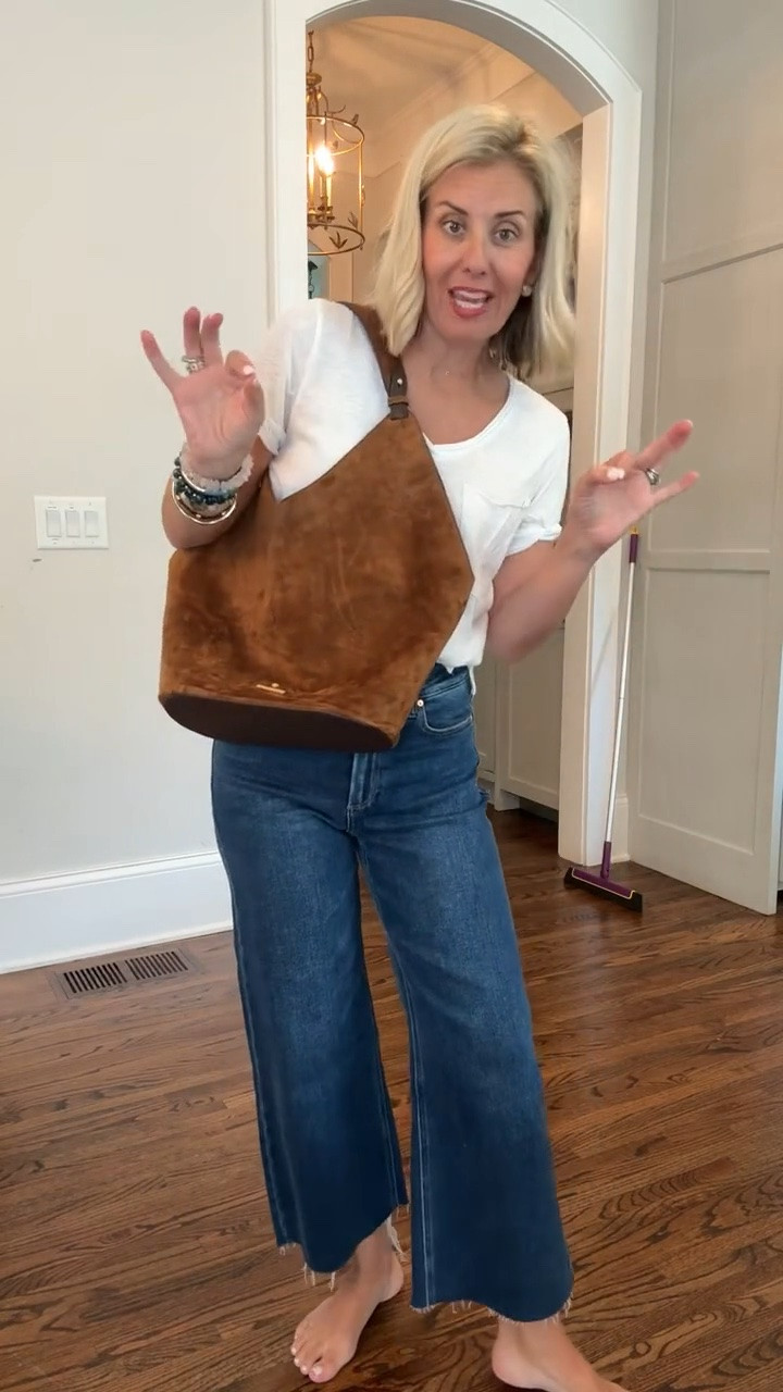 Spartina 449 handbag sale starts today!! 25% off handbags 8/21-8/23
Tee - xs
Jeans - 26P

*code Catherine20 at Allie + Bess

#LTKSaleAlert #LTKSeasonal #LTKdayinmylife