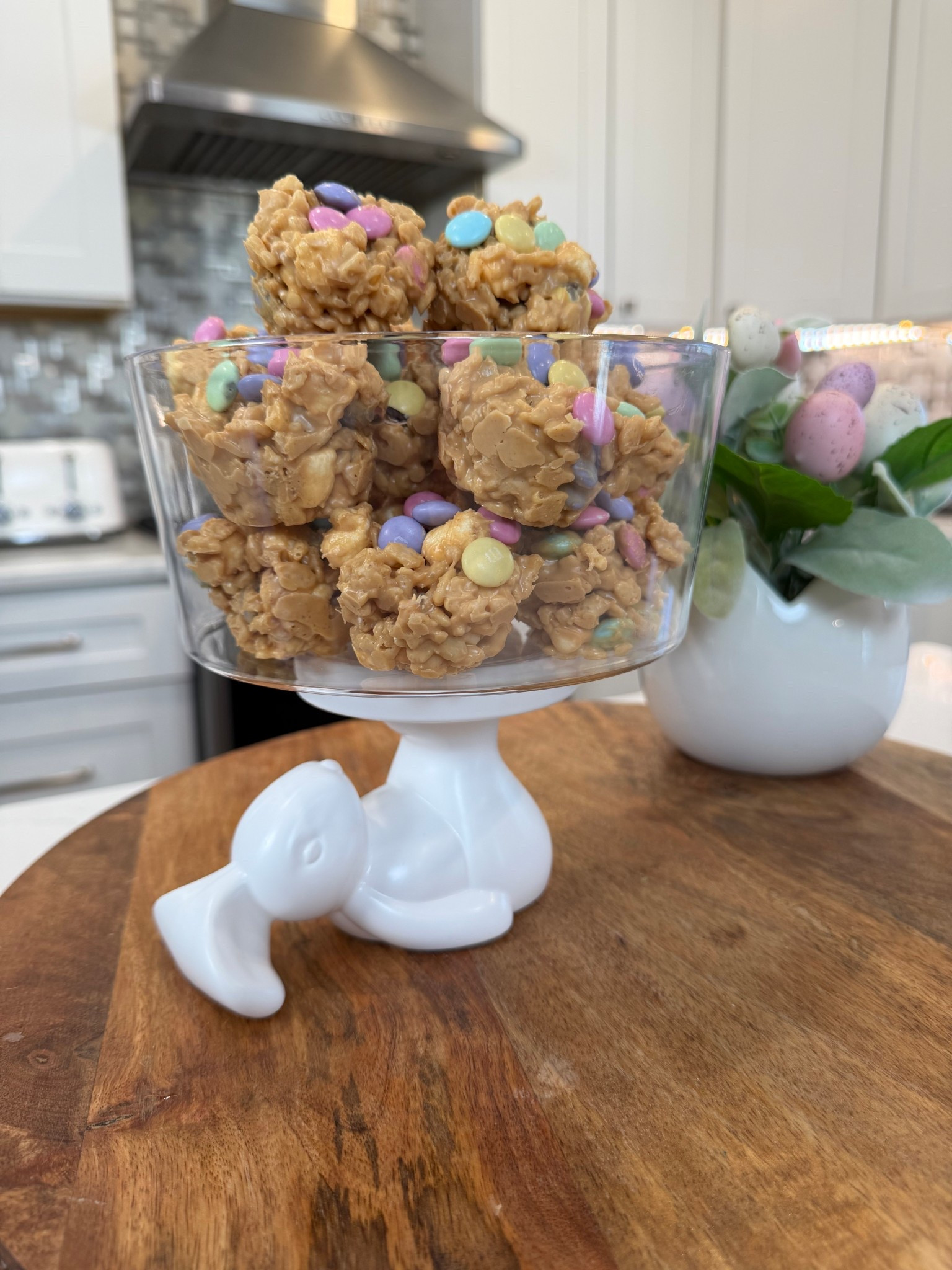 Just served up these yummy Easter treats in this bunny trifle dish!! So cute & you don’t have to worry about the kids knocking it over.  🐰 Can’t beat the price either! 

#Easter #EasterDecor #EasterTable #EasterTreats #Easter2026 #EasterFinds 

#LTKHome #LTKSeasonal #LTKdayinmylife