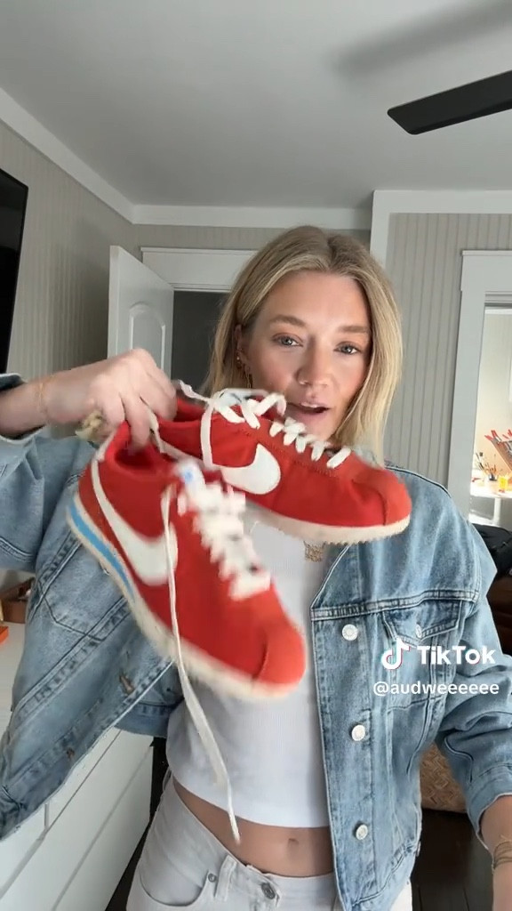 ootd!


red nike sneakers, frame baby tee, low rise wide leg jeans, denim jacket, date night outfit

#LTKWatchNow #LTKFindsUnder100 #LTKStyleTip