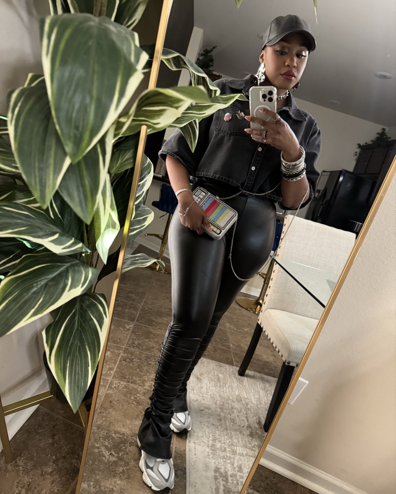Headed out to happy hour & $1 wing night! 🖤

Top: old 
Leather Pants: old
Sneakers: Recent Christmas Gift 

📲Follow @chinnesee (IG & TikTok) @chinnesee sanders (Facebook) for more affordable beauty & lifestyle favorites. 

#LTKfoodie #LTKootd
