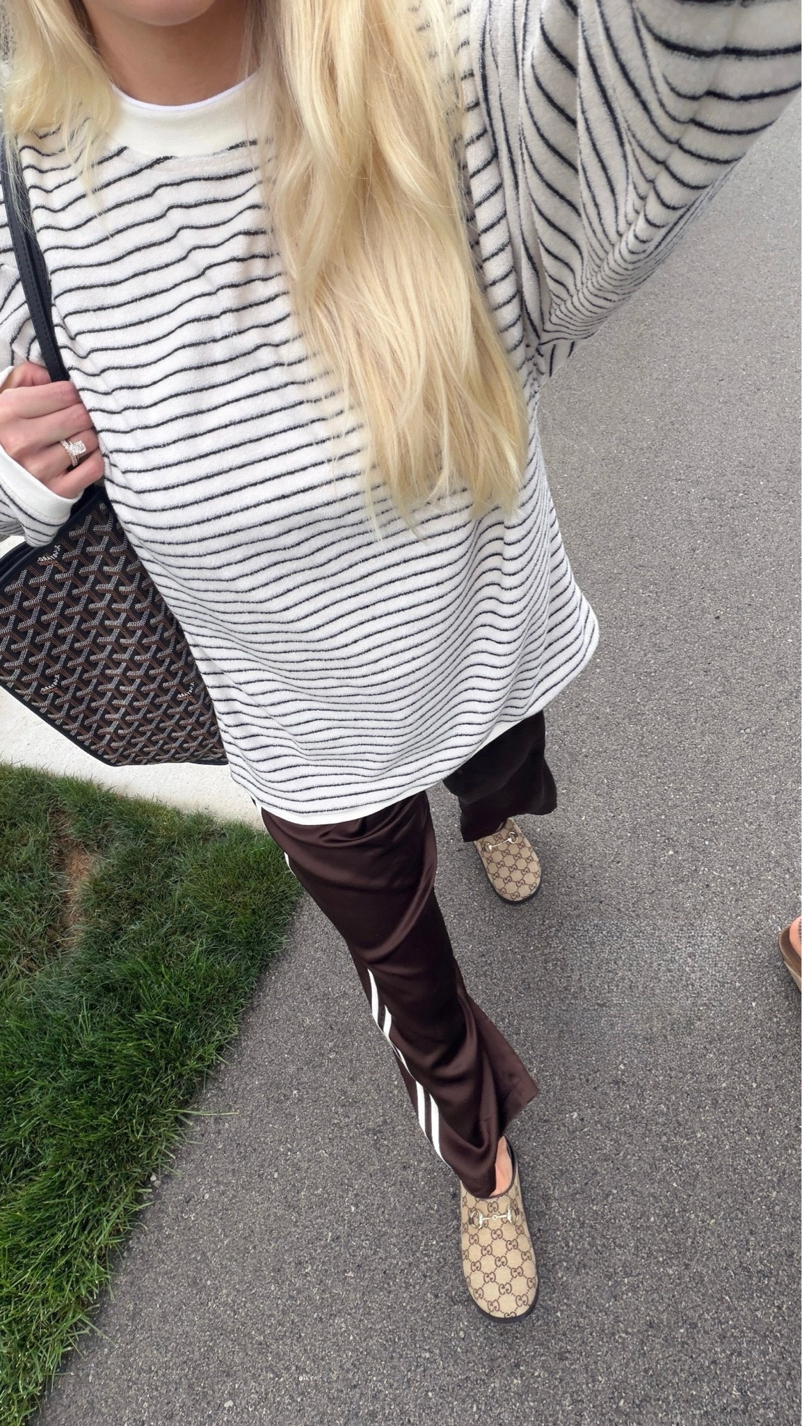 SIZE: med in pants, small in tee, shoes run tts! #kathleenpost

Postpartum outfit, newborn phase, rainy summer day outfit

#LTKmomlife #LTKootd