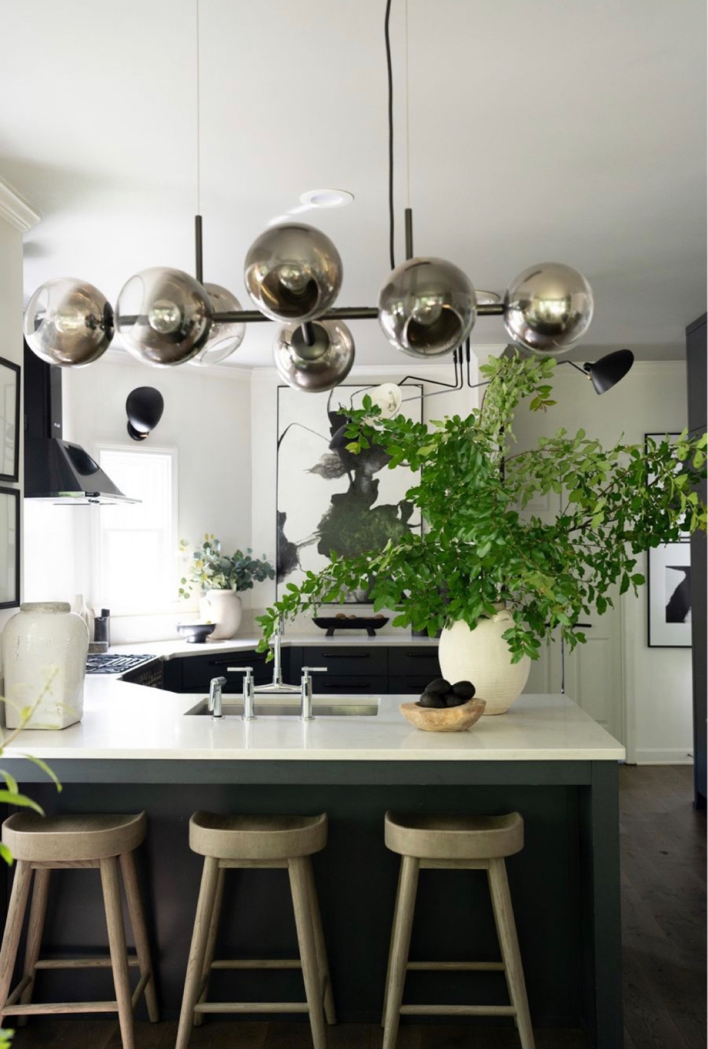 A new vase this beautiful deserved its moment to shine...


#LTKSeasonal #LTKStyleTip #LTKHome