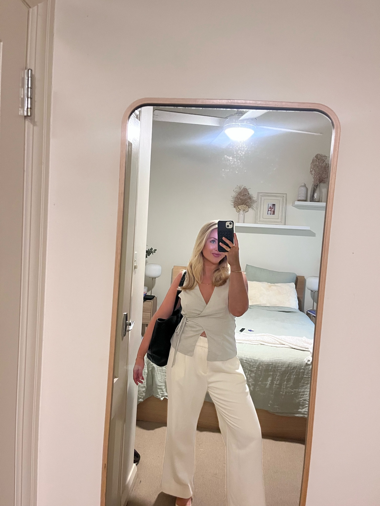 Back to my roots with a neutral outfit for today, wearing a size 10 in both the pants and the top, but wish i went for an 8 in the top so it wouldn’t gape! 

#LTKworkwear #LTKstyletip #LTKaustralia