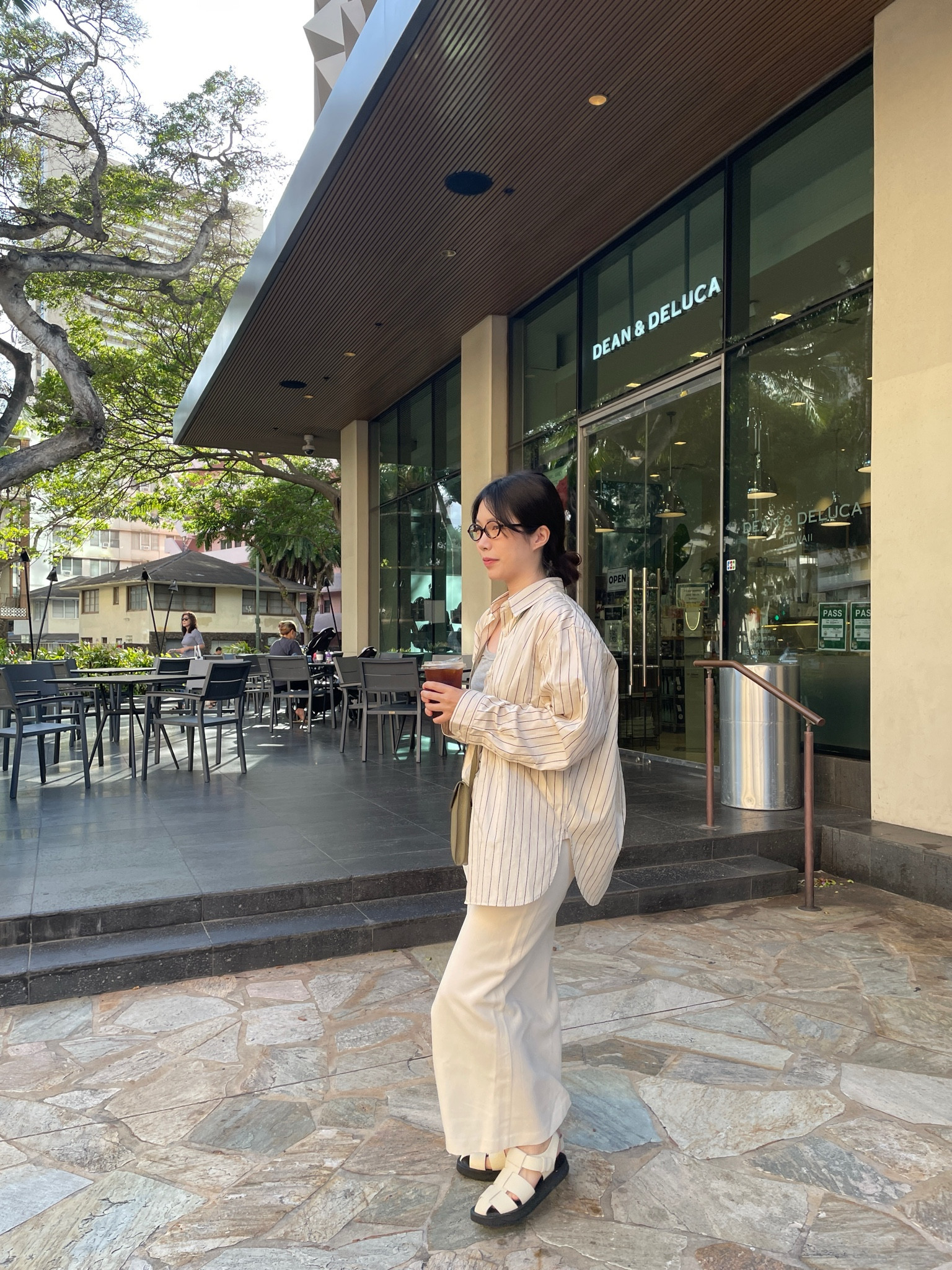 Coffee run in Hawaii



#LTKitbag #LTKAsia #LTKstyletip