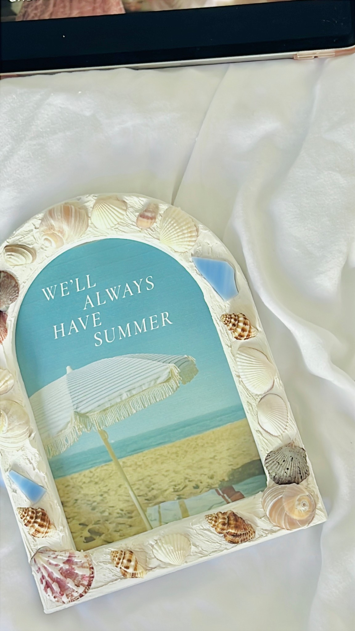 This DIY Sea Shell Picture Frame is giving The Summer I Turned Pretty vibes. It is the perfect way to frame your favorite summer memories. 🐚☀️ 
#TheSummerITurnedPretty #DIYSeashellFrame #SummerCrafts #SeashellCrafts #CoastalDecor #SpackleDIY #TSITP 

#LTKParties #LTKHome #LTKFamily