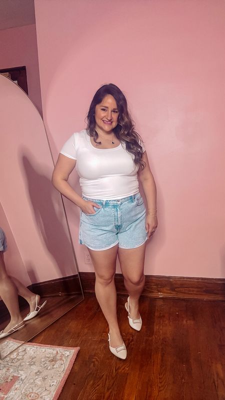Back to the basics for spring!

Wearing a 32 in these denim shorts! I love the curve love shorts from Abercrombie and they have the perfect longer inseam!

Wearing an XL in my basic white tshirt

Wardrobe staple
Jean shorts
Midsize
Curvy
Pearl embellished flats
Sling backs
White tshirt
White top
Mom shorts 


#LTKtravel #LTKSpringSale #LTKmidsize