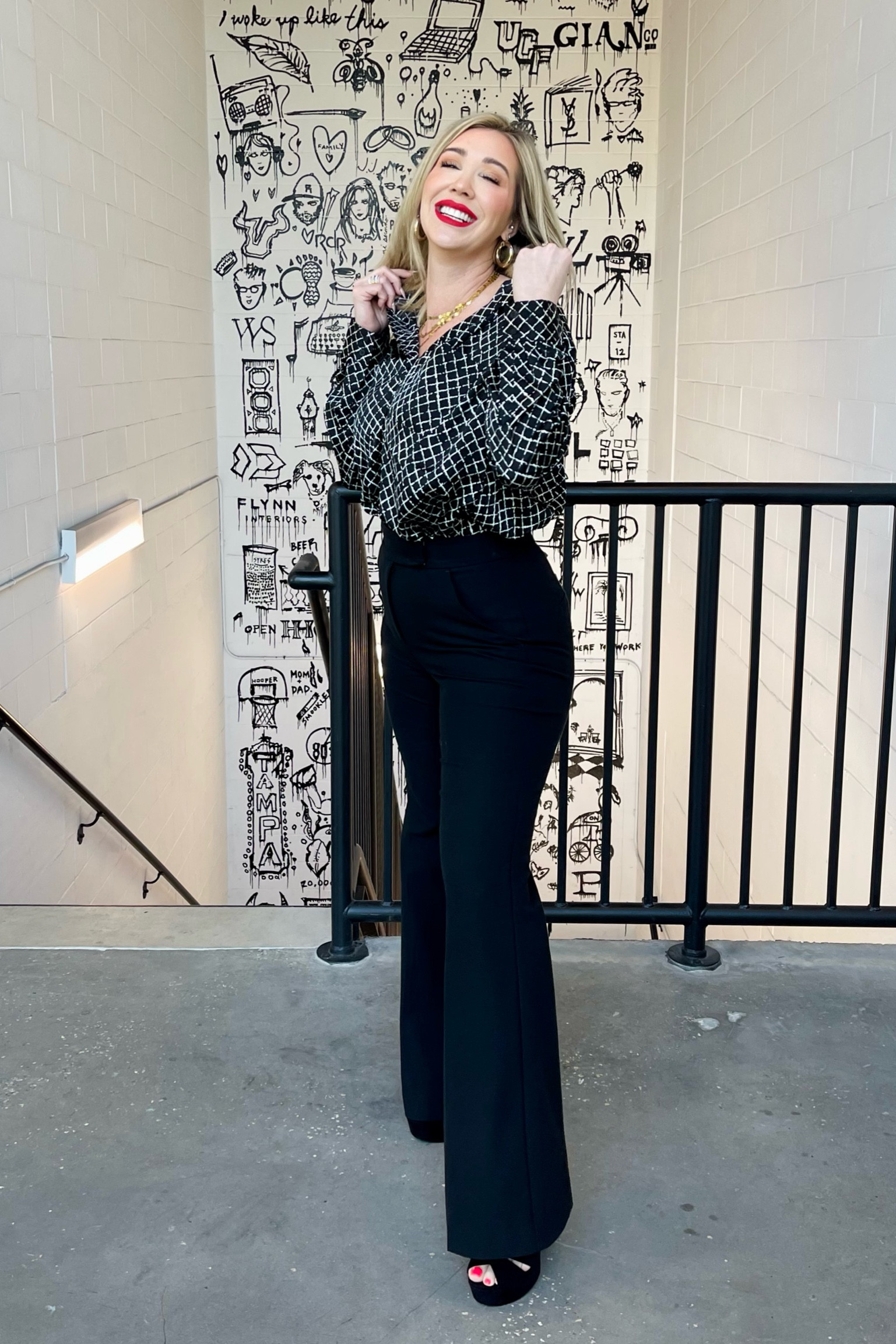 Wearing size 6 in pants, medium in top. 

Lip shade is ‘Comin in hot’ 💋