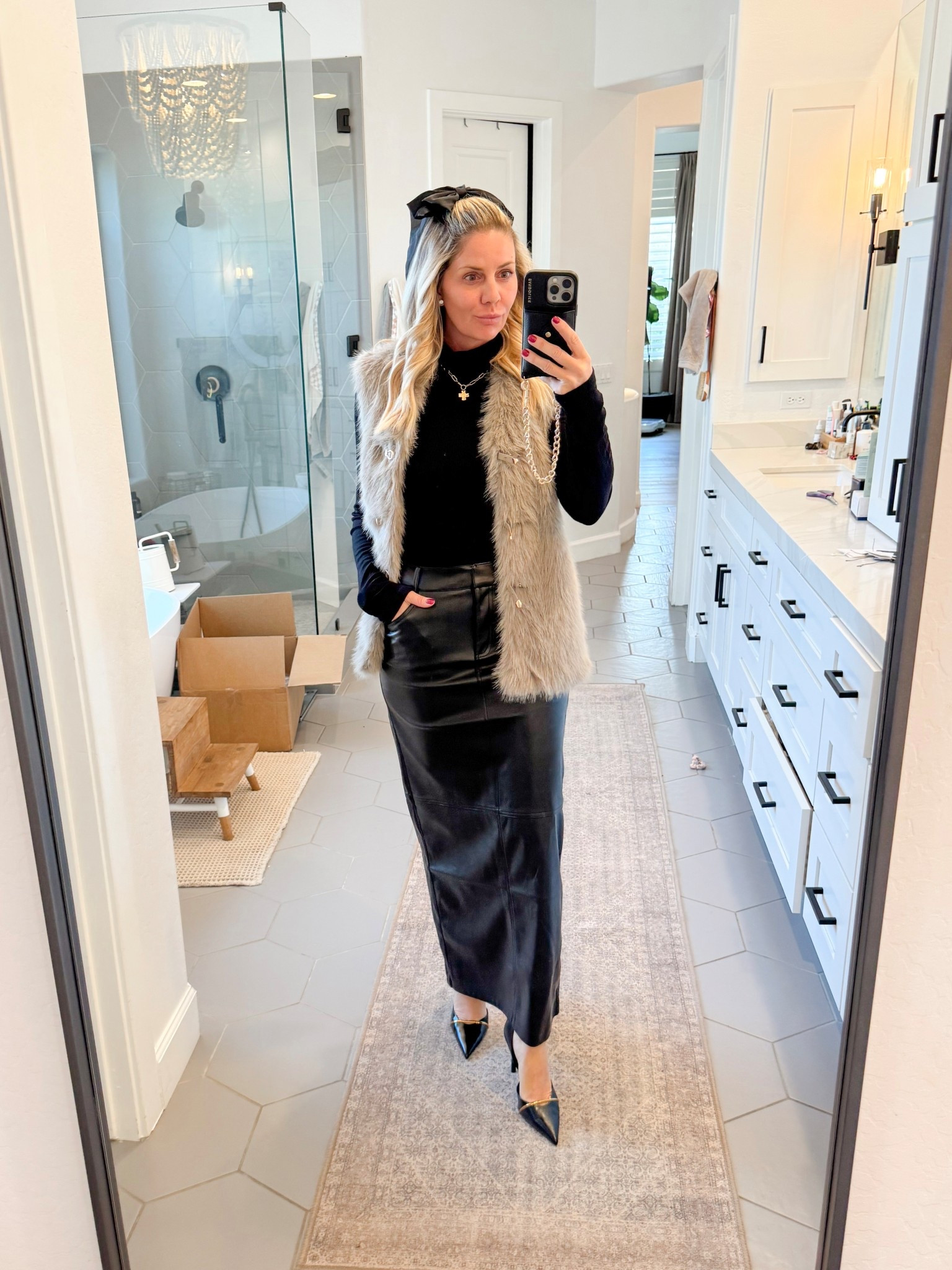 Holiday dinner ready 🖤🖤🖤

#LTKHoliday #LTKOver40 #LTKSeasonal