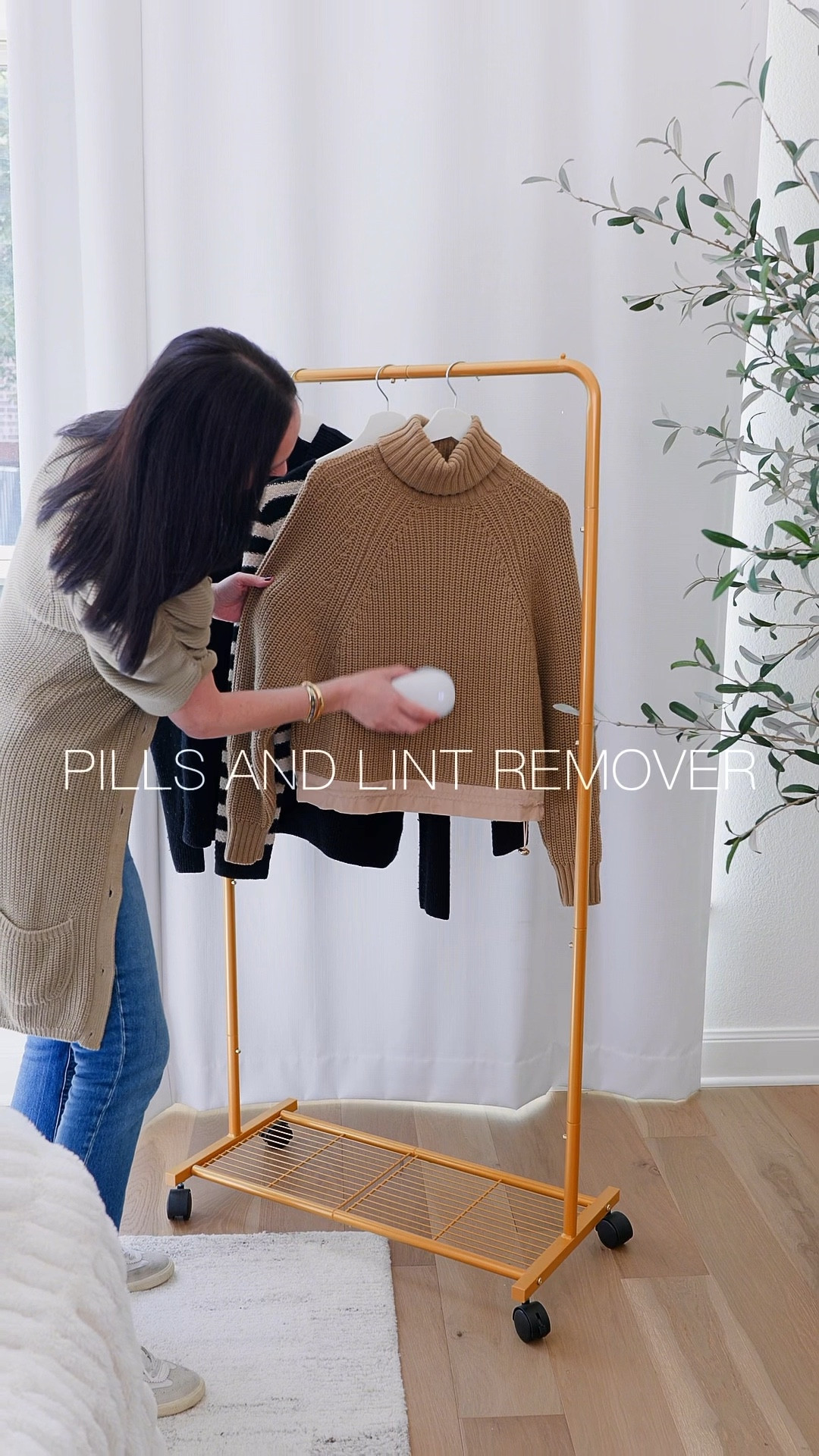 Getting ready for sweater weather! 

The cutest fabric shaver that removes pills and lint!

Nori
Amazon find
Gadget 

#LTKStyleTip #LTKSeasonal