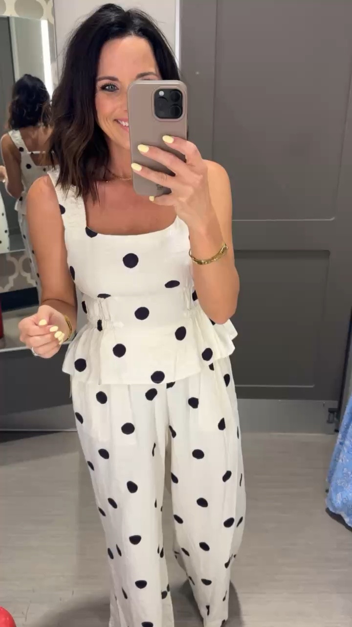 y’all these polka dots are TOO cute 🤍
the most flattering matching set!
#polkadotset #matchingset #widelegpants #summeroutfit #affordablefashion #ltkstyle #ltkfinds
