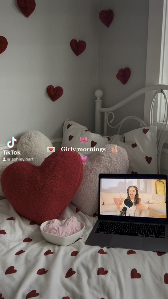 Girly mornings🩷

#LTKGiftGuide #LTKMostLoved #LTKhome