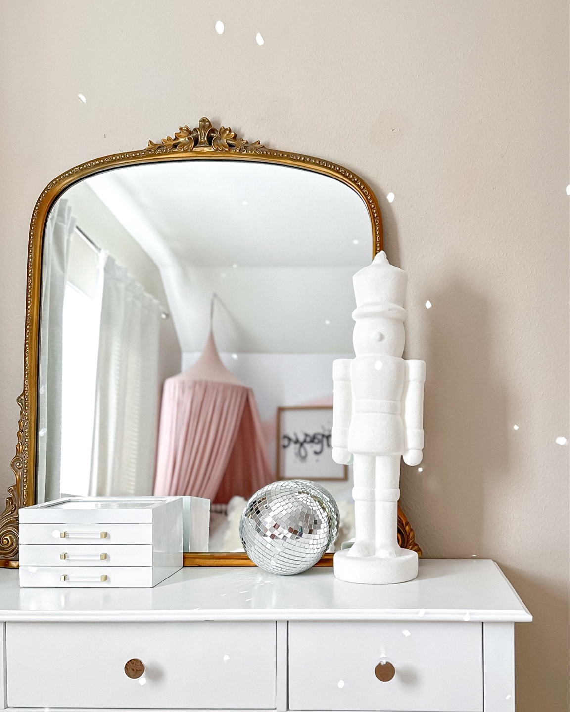 The must have of the holiday season is this flocked white nutcracker from Walmart 

#walmart #walmarthome #walmartfinds #holiday #holidaydecor #holidayhome #christmas #anthropologie #crateandbarrel #potterybarnteen #home #mirror #homedecor #ltkholidaystyle 

#LTKfindsunder50 #LTKHoliday #LTKhome