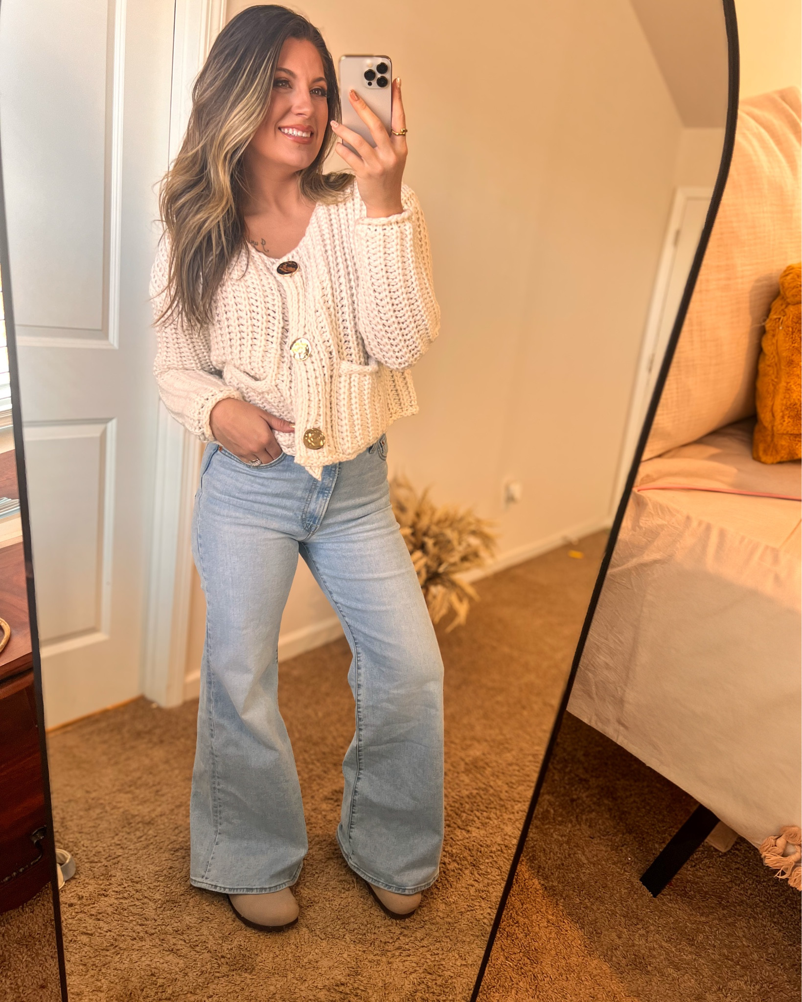 Simple mom fit of the day🤍

Wearing a size 27 in the viral Levi Ribcage Jean 😍 

#Levi #momfits #ootd 

#LTKShoeCrush #LTKBeauty #LTKStyleTip