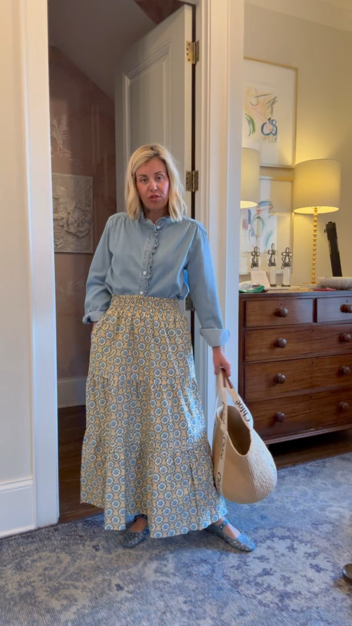 This Somerset skirt is a great length and not to mention beautiful! Can you believe this shirt is from the zon?? So good!
Blouse & skirt - xs
Flats - 7 

#LTKOver40 #LTKootd #LTKmomlife