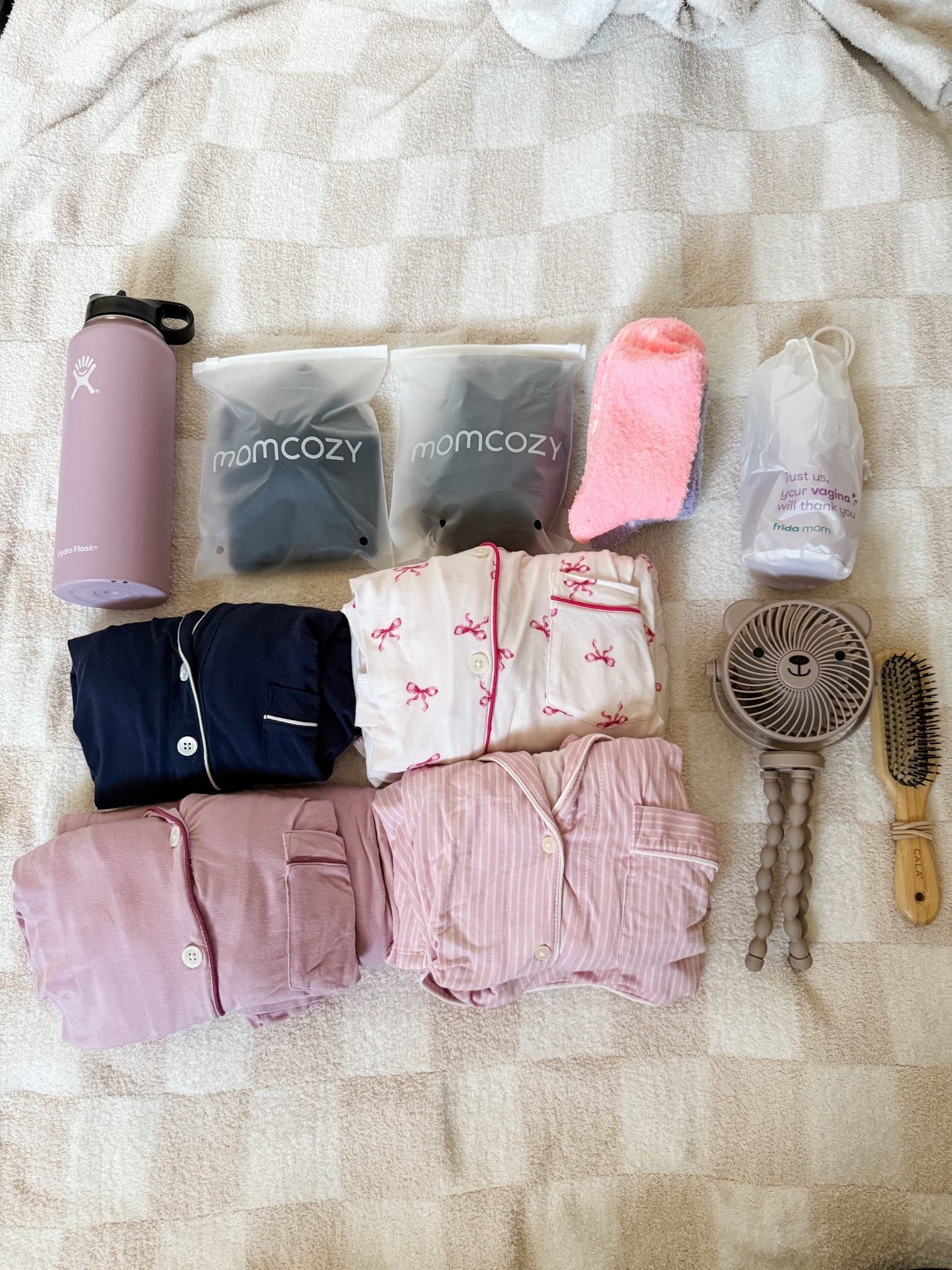 What I packed in my hospital bag as a first time mom! I kept it minimal and had everything I needed (and more) 🤍✨🎀 #hospitalbag #hospitalbagformom #realistichospitalbag

#LTKBump #LTKmomlife #LTKBaby