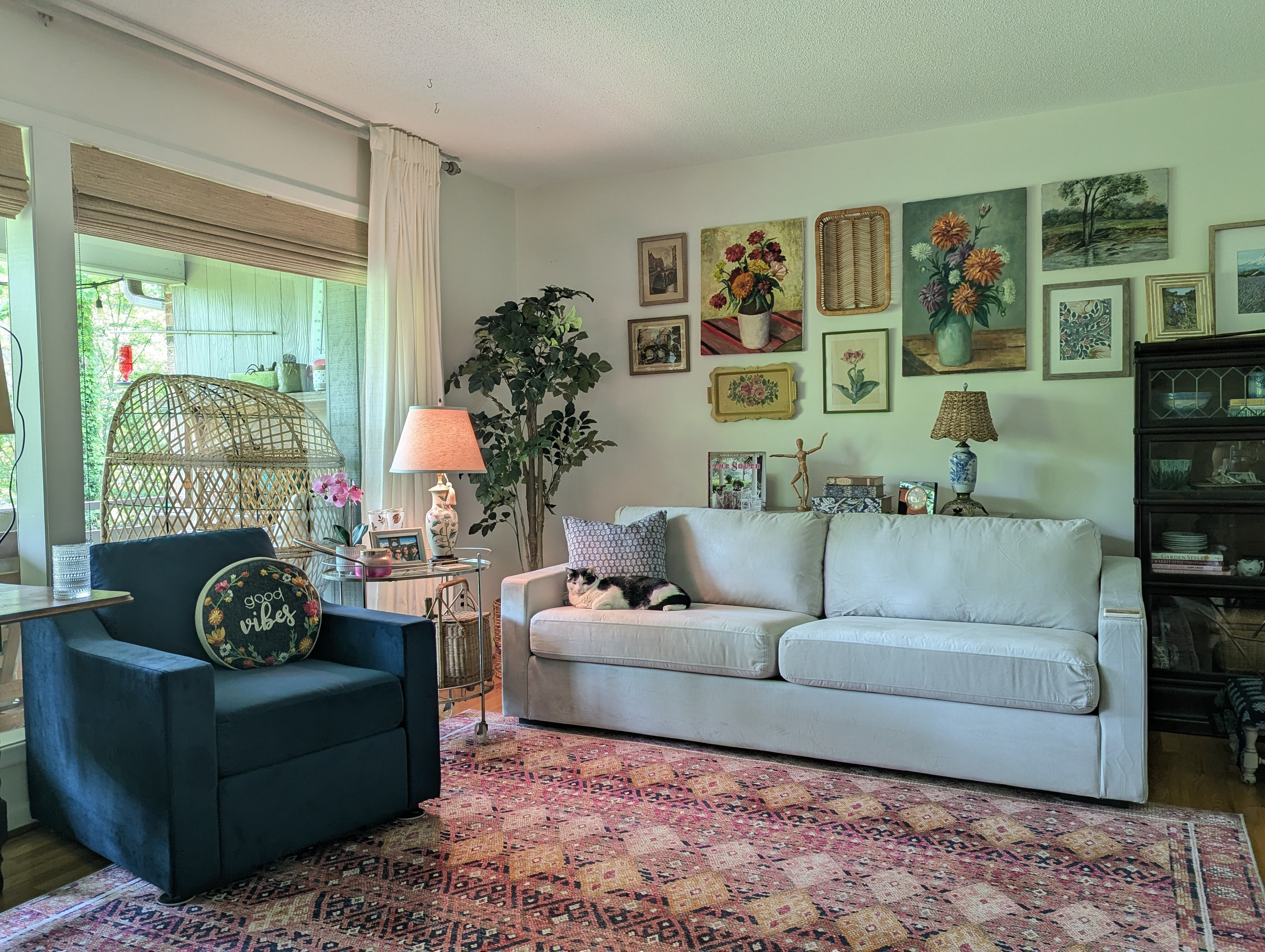 The Snugg sofa from @lovesac is the perfect fit for our vintage living room. Not too big, not too small, just right.  #ad

#LTKHome #LTKSaleAlert