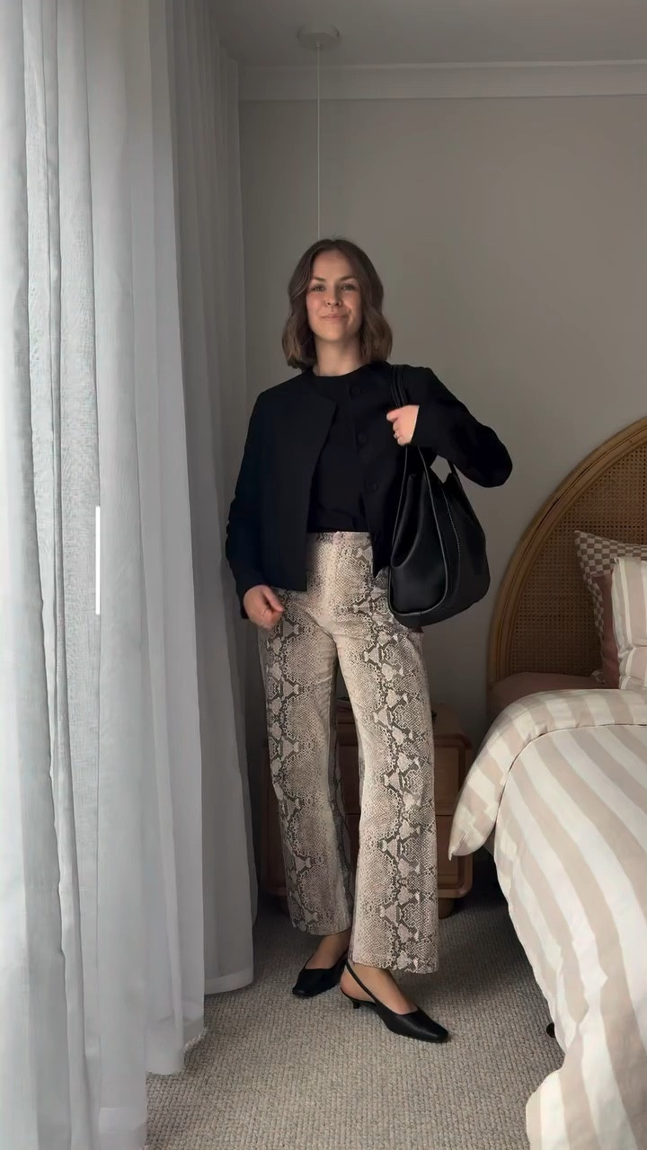 And how it looks after a full day of wear!! My go-to work pants to add some fun. I originally tried this with a white tee this morning but it just felt too stark so swapped out to a black 

#officewear #officeoutfit #corporatewear #corporatecasual #businesscasualworkwear