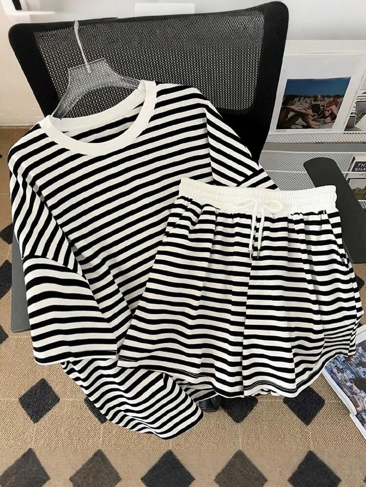 Resyla 2pcs/Set Women's New Black & White Striped Casual Sporty Short Sleeve Top And Shorts Set | SHEIN