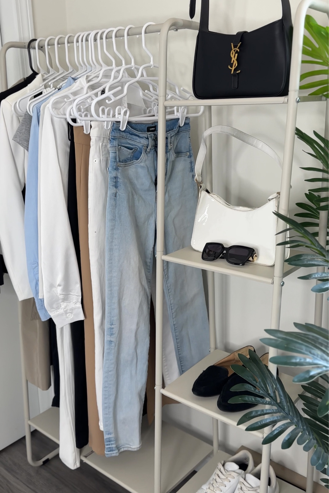20 piece capsule wardrobe 