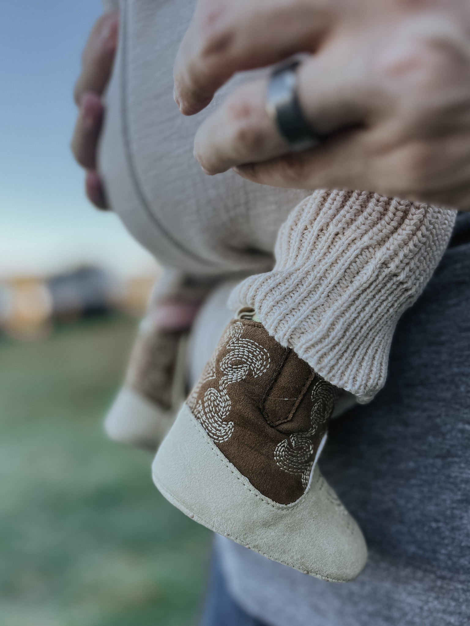 literally cannot handle how cute these baby cowboy boots are 🤠

baby shoes, baby clothes, newborn outfits, baby carrier, baby wearing

#LTKbaby #LTKkids #LTKxPrime