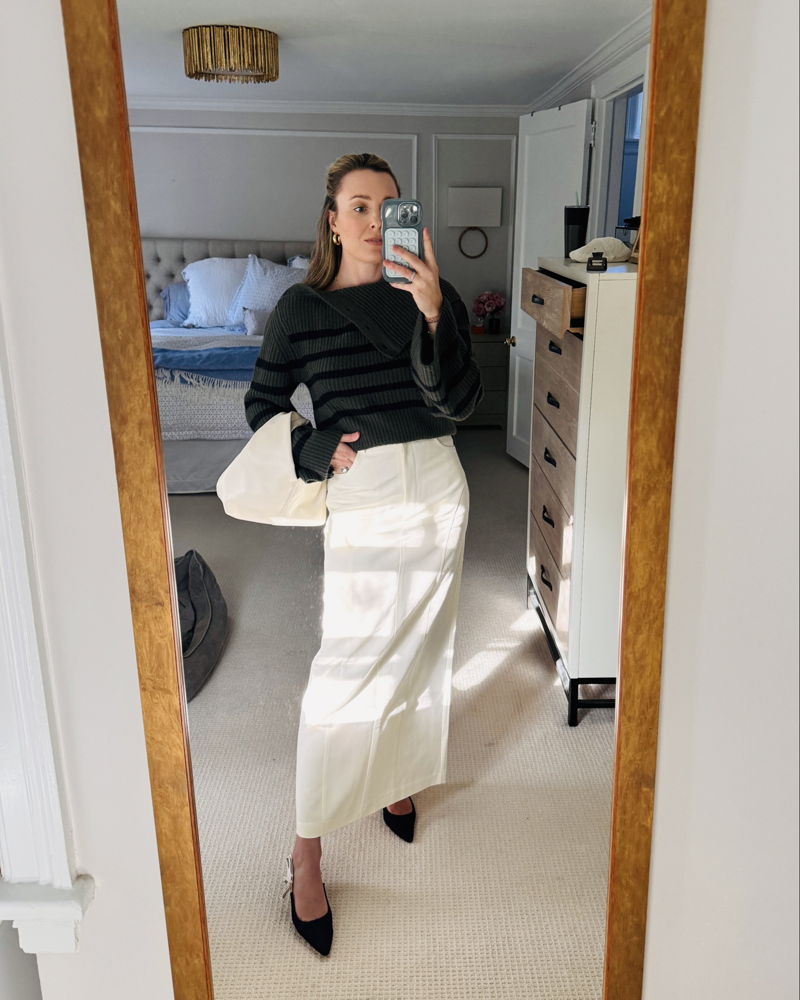 Cozy, transitional cocktail fit

Sweater by SIMKHAI
Skirt by Source Unknown (not on LTK)
Tote by Source Unknown
Slides by Dior

#LTKfindsunder100 #LTKstyletip #LTKSeasonal