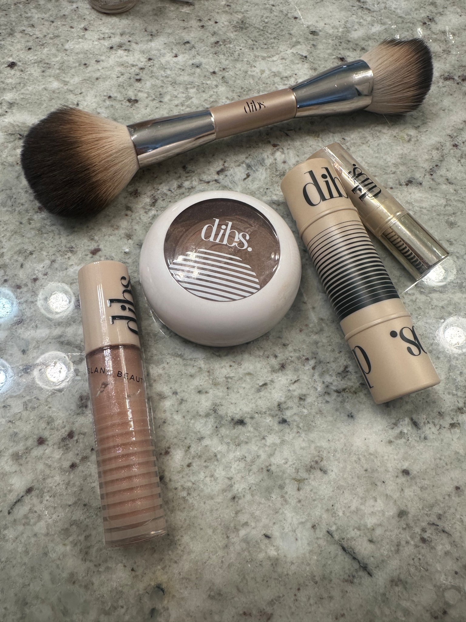 Products I can’t travel without !! All my fave dibs beauty makeup 🩷

@dibs #dibsbeauty #makeupfavorites #christinegerace

#LTKSummerEdit #LTKFindsUnder50 #LTKBeauty
