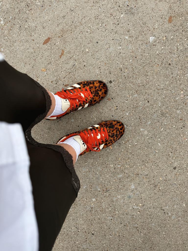 shoes 😍

adidas inspo, sneaker inspo, cowhide trend, cowhide shoes trend, leopard print shoes, shoes finds, skirt and tennis shows outfit  

 #LTKSeasonal #LTKStyleTip #LTKShoeCrush