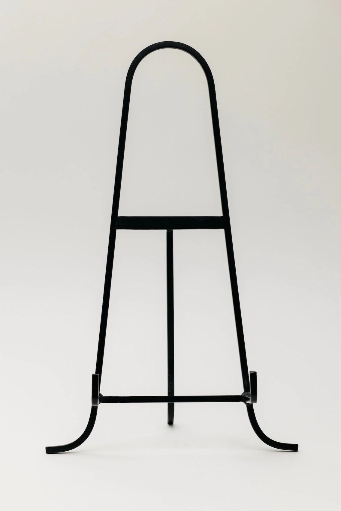 Patrice Arch Iron Easel - 2 Sizes | THELIFESTYLEDCO
