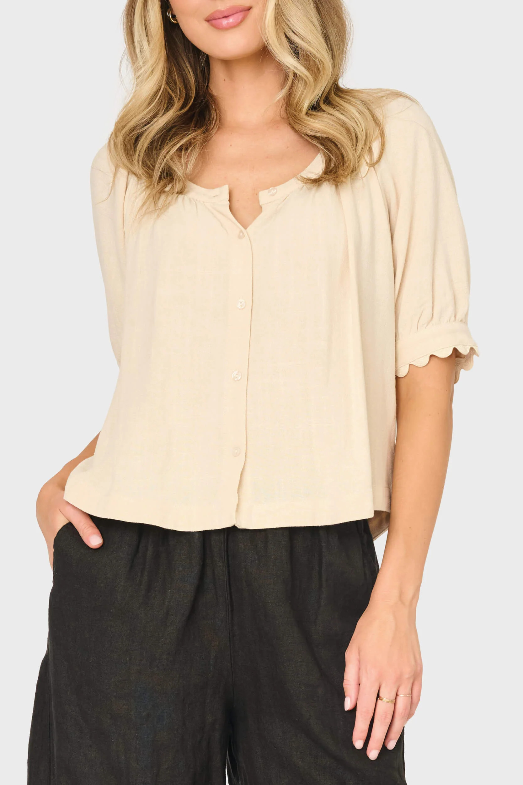 Lily Scallop Puff Sleeve Linen Top in Natural | Gibsonlook | Gibsonlook