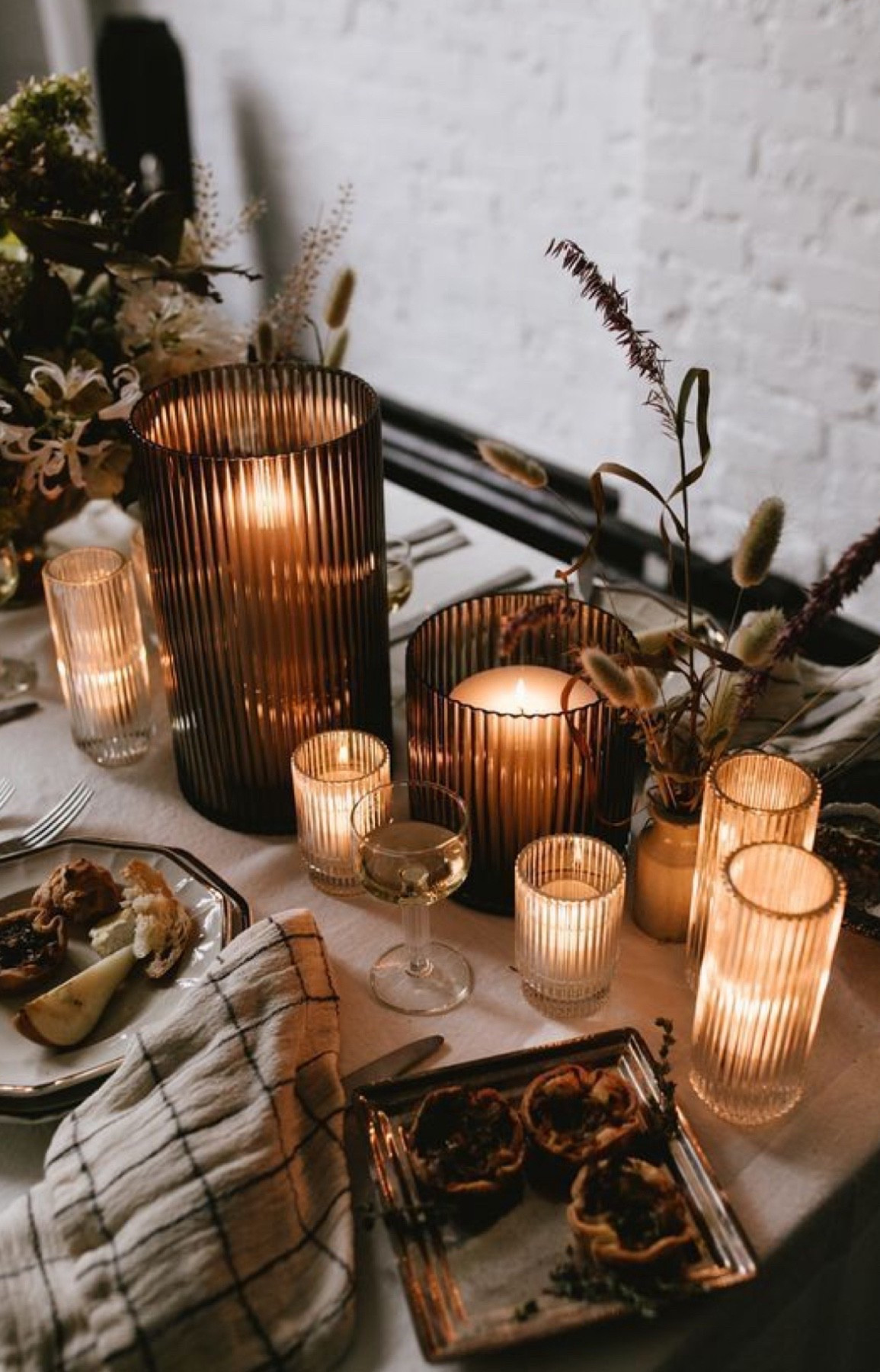 A warm and intimate Thanksgiving table setting!

#thanksgiving #thanksgivingdecor #falltable #thanksgivingtable #host

#LTKHoliday #LTKParties #LTKHome