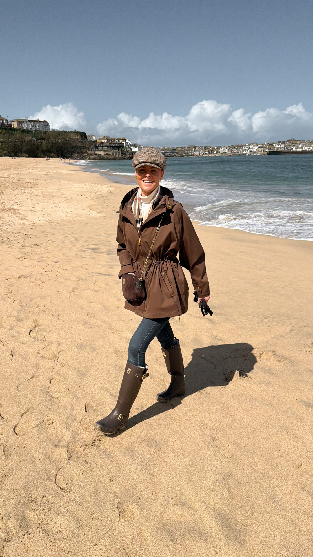 There’s something about a day on the British coastline that never really changes… the wind, the layers, the need to be prepared for every season in a single afternoon.

I’ve always believed coastal dressing here is less about chasing the sun, and more about understanding it.

This is exactly how I get ready for a day by the sea — considered, practical, but still pulled together.

Because in Britain… we don’t wait for the weather. We dress for it. Xx

