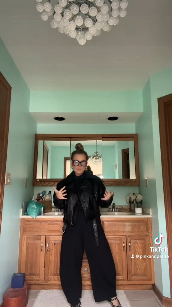 Comfy outfit of the day 

#LTKSeasonal #LTKShoeCrush #LTKHoliday