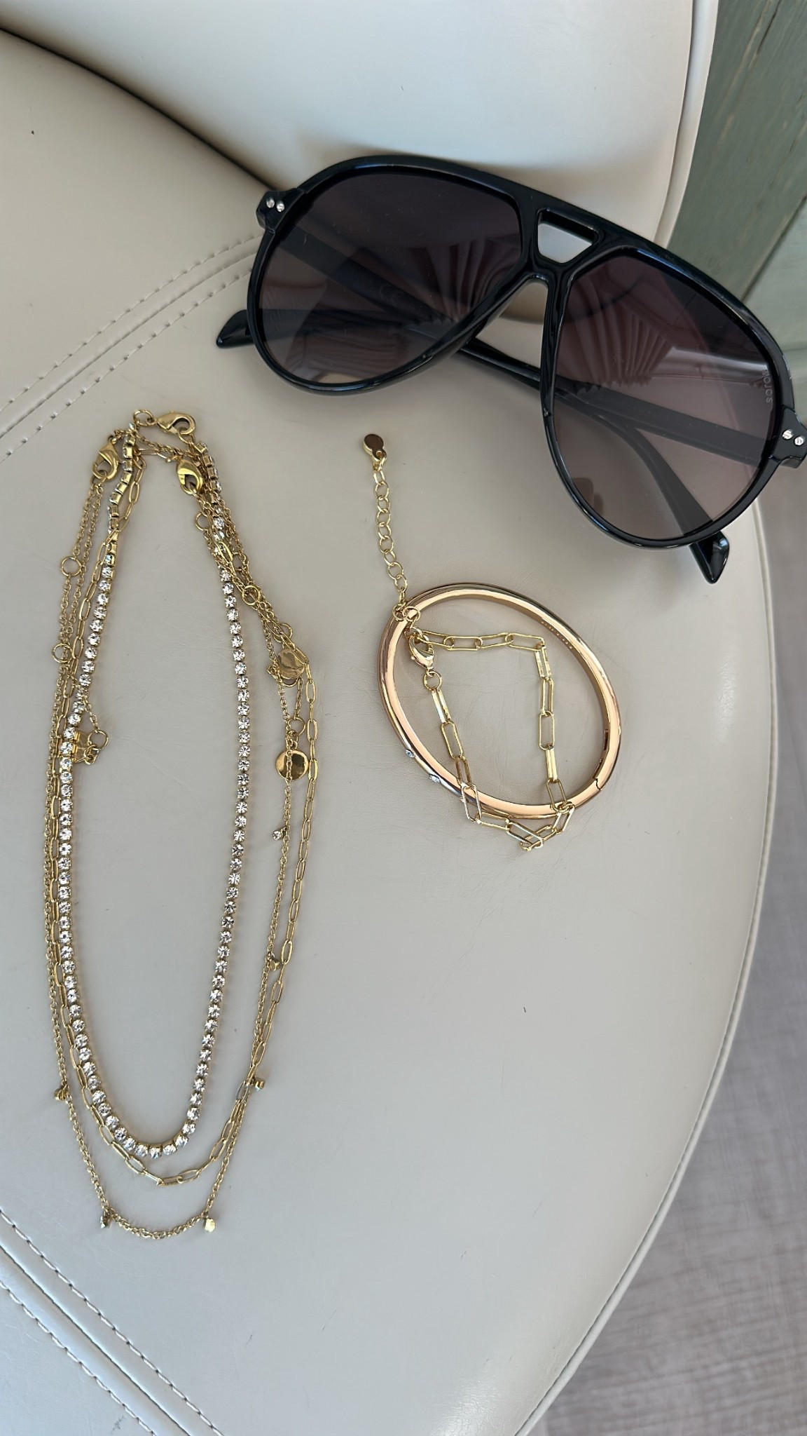Accessories of the day
Sporty sunglasses
Waterproof necklace stack


#LTKgrwm #LTKdayinmylife