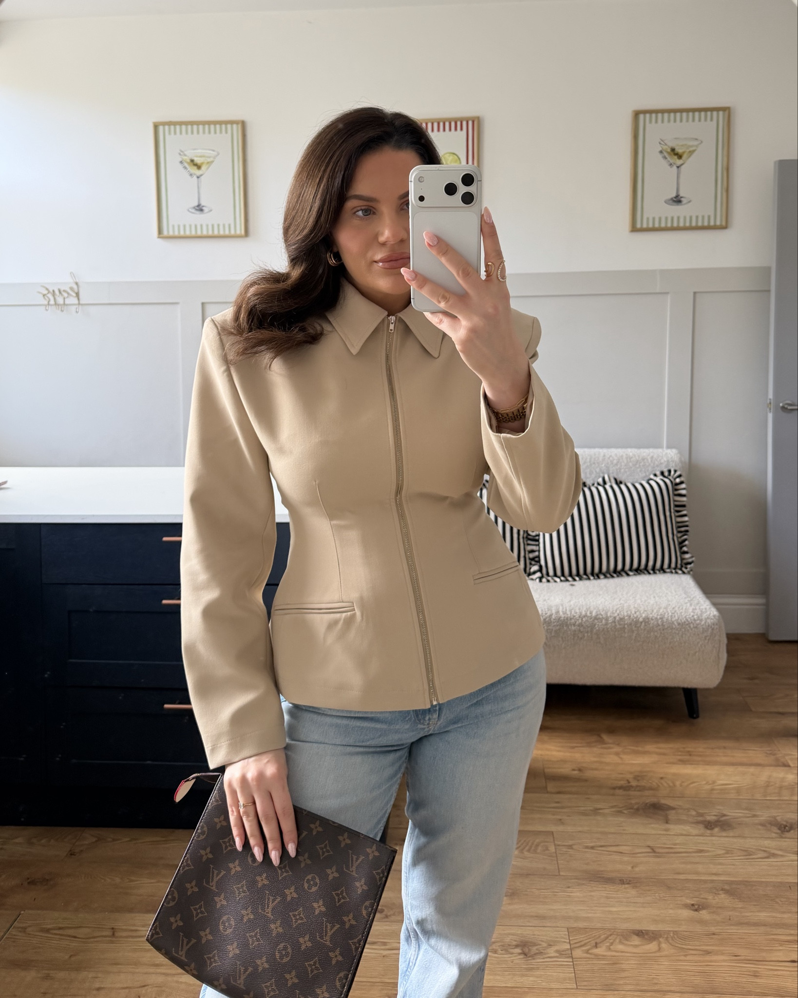 Brunch outfit 🥂 
Cinched blazer 
Spring outfit 
Beige tones 
Wide leg jeans 
Midsize 
Over 30 outfits 


#LTKstyletip #LTKmidsize #LTKspring