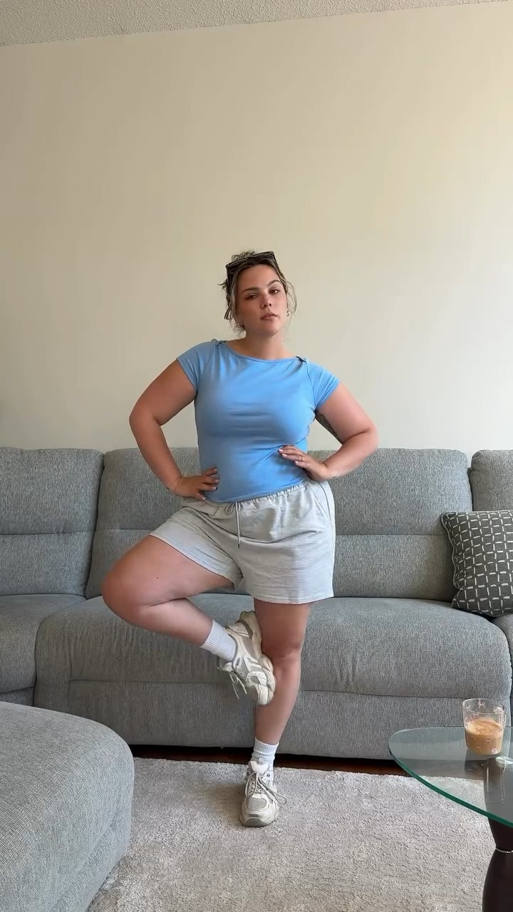 Comment “ SHORTS” and I’ll send you a dm with the links for this outfit 💙💙💙💙

#summeroutfit #easyoutfit #midsizegals #midsizefashion