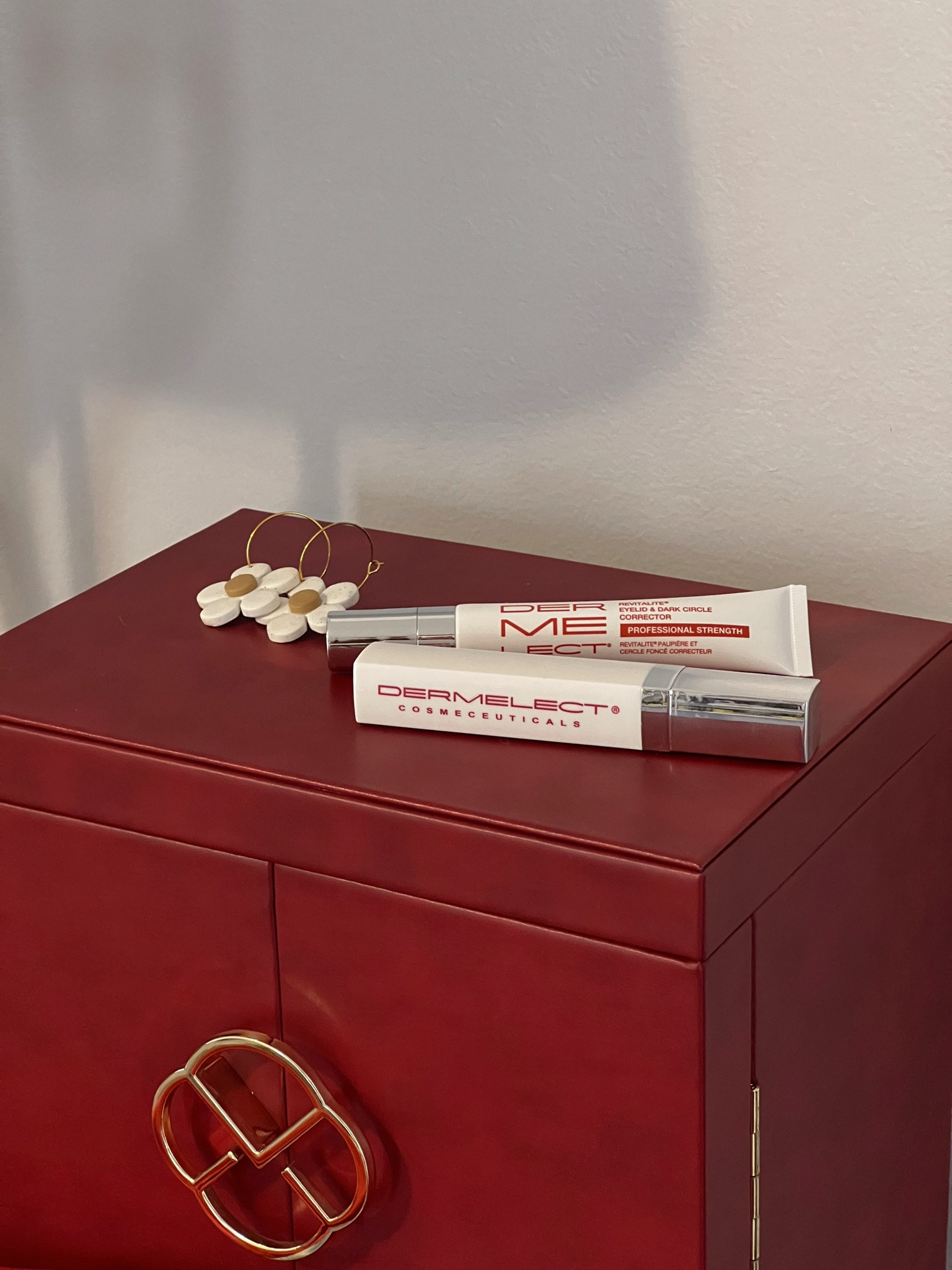 Perfect lash serum & dark circles corrector, on a stunning jewelry box—great gift ideas!

#LTKHoliday #LTKGiftGuide #LTKBeauty