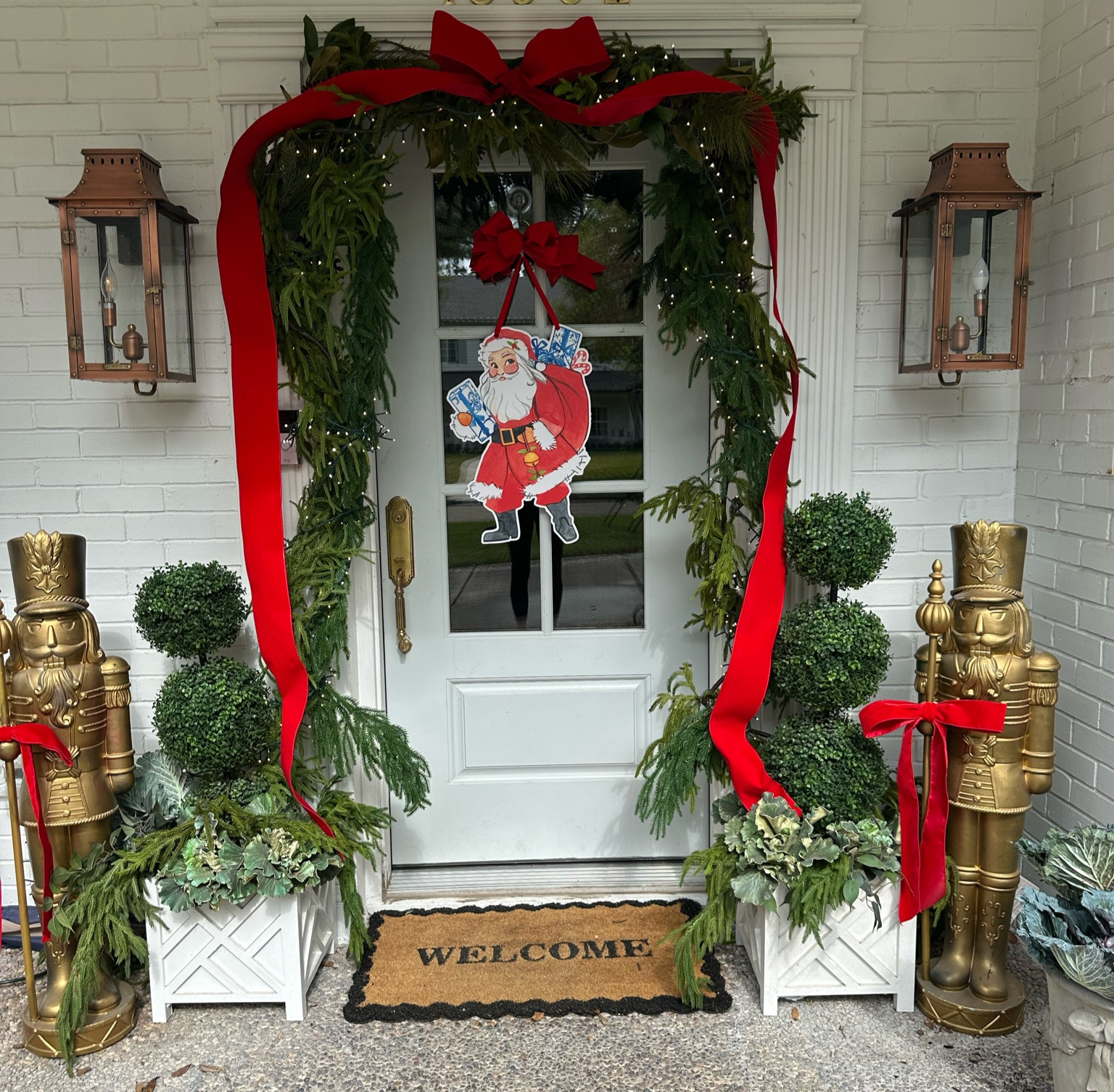 A classic, timeless and traditional Christmas is my favorite! My @wayfair finds are full of timeless holiday home decor picks that are sure to give you the classic Christmas home you’ve dreamed of! #Wayfair #WayfairPartner #ad