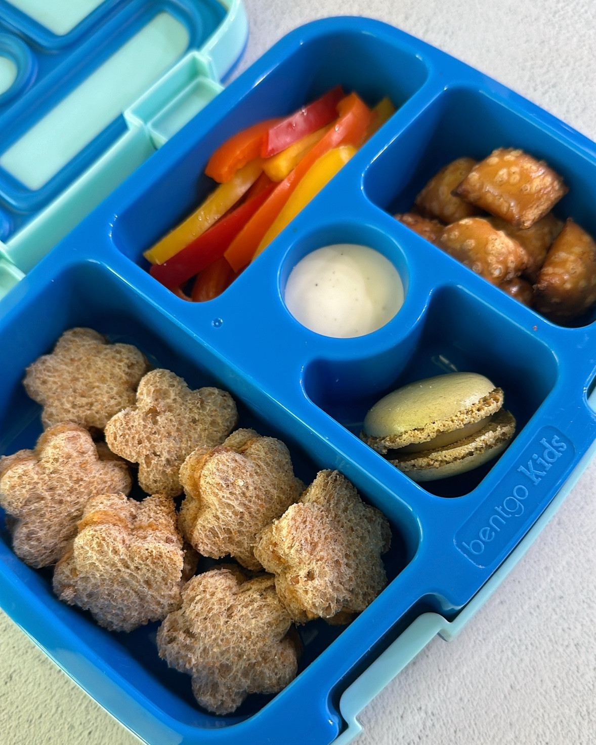 Toddler Lunchbox Idea: Granola Butter & Jam Sandwich Bites, Peppers, Ranch, & Pretzels! And a Macaron as a little treat😊

#toddlerlunchbox #lunchboxideas