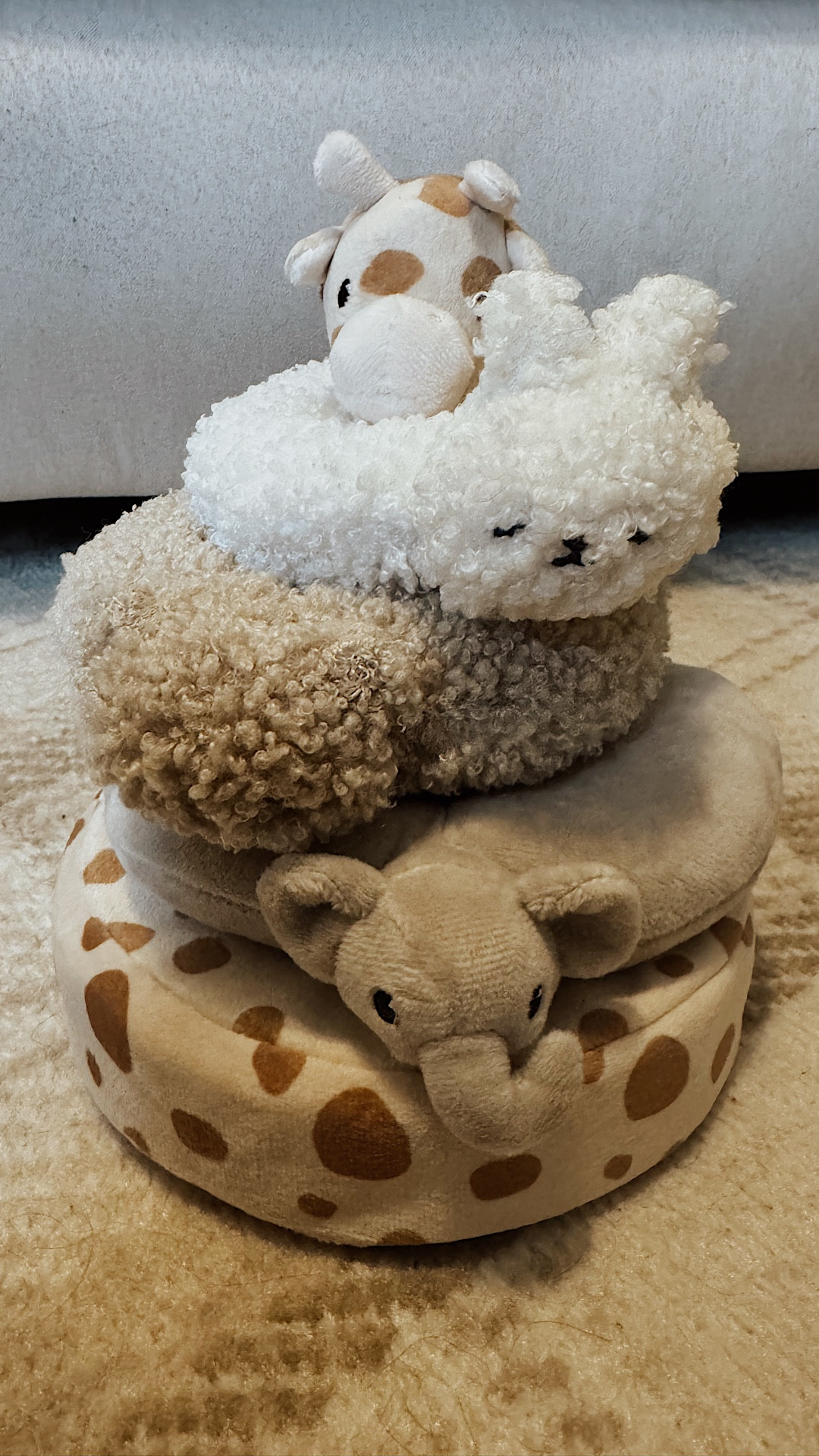 H&M soft animal stacking toy 🥰 it’s a pottery barn kids dupe - half the price, so soft and so cute!


#LTKKids #LTKmomlife #LTKBaby