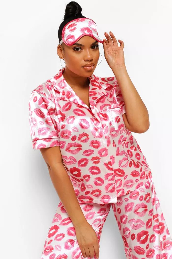 Plus Lip Print Satin Pajama And Mask | boohoo (US & Canada)