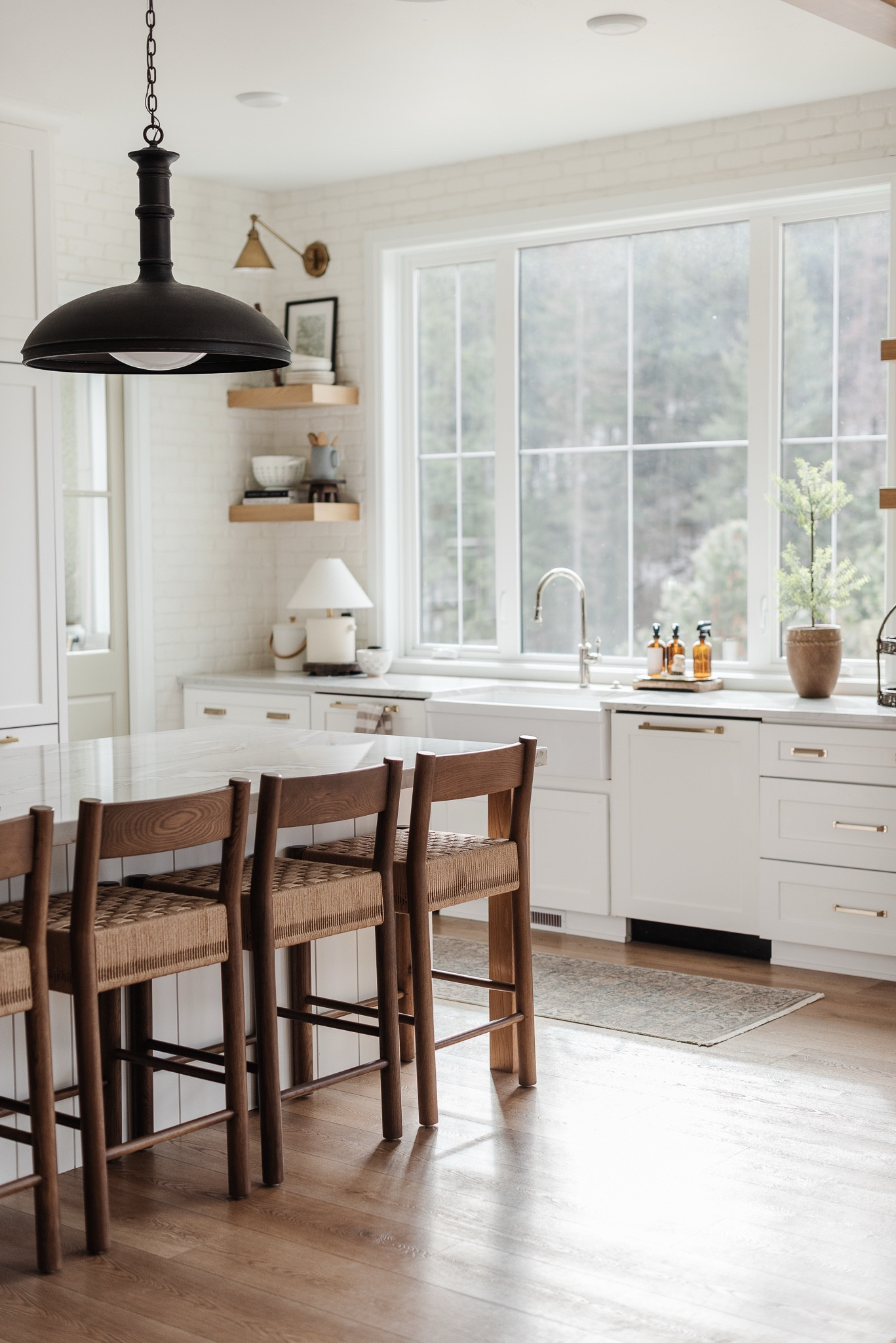 Obsessed over our new @hatihome counter stools! Form 🤝 function 

#hatihome #hatihomepartner 

#LTKStyleTip #LTKHome