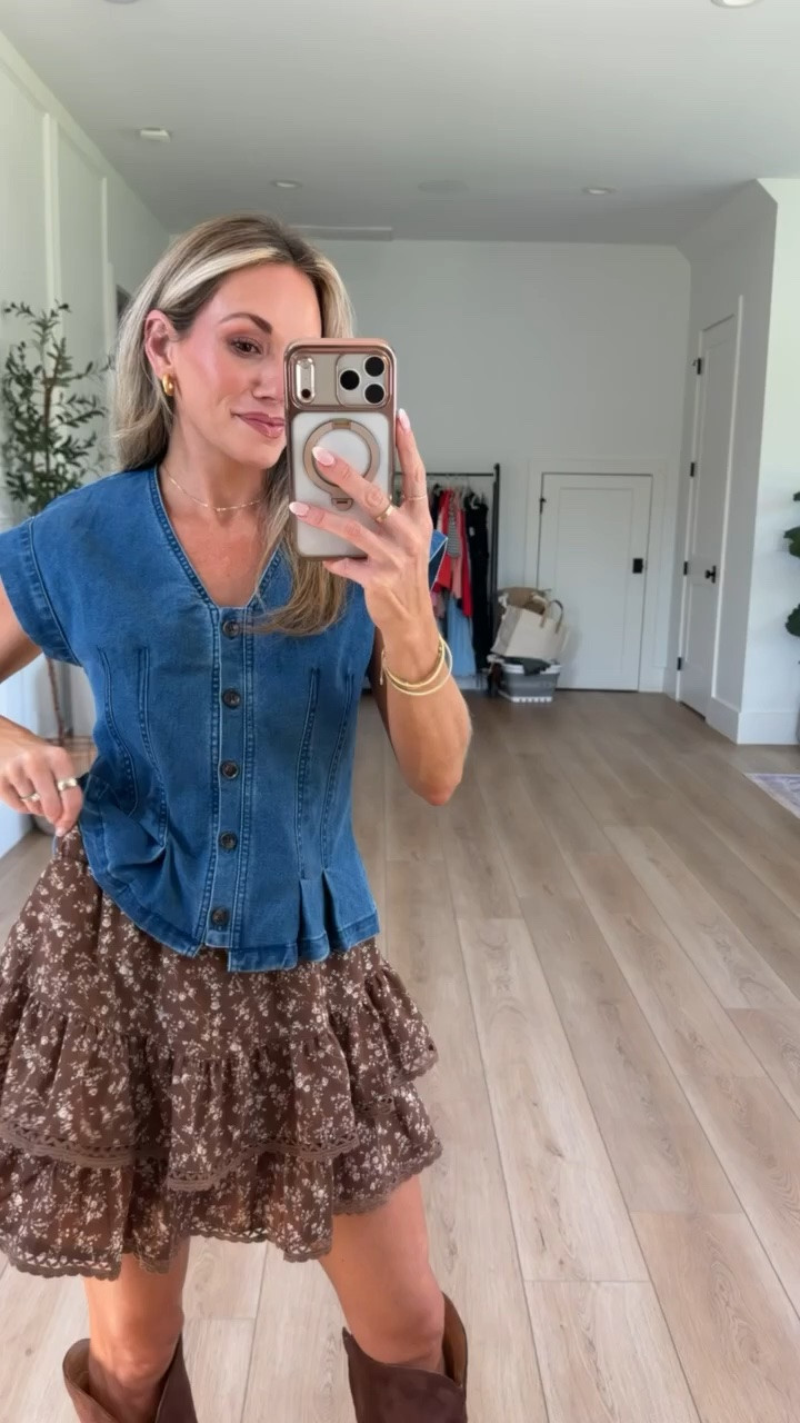 this might just be my Thanksgiving outfit this year  🤩 love the denim and ruffle skirt paired together! I am 5’2 and wearing an xsmall in the skort and small in the top!