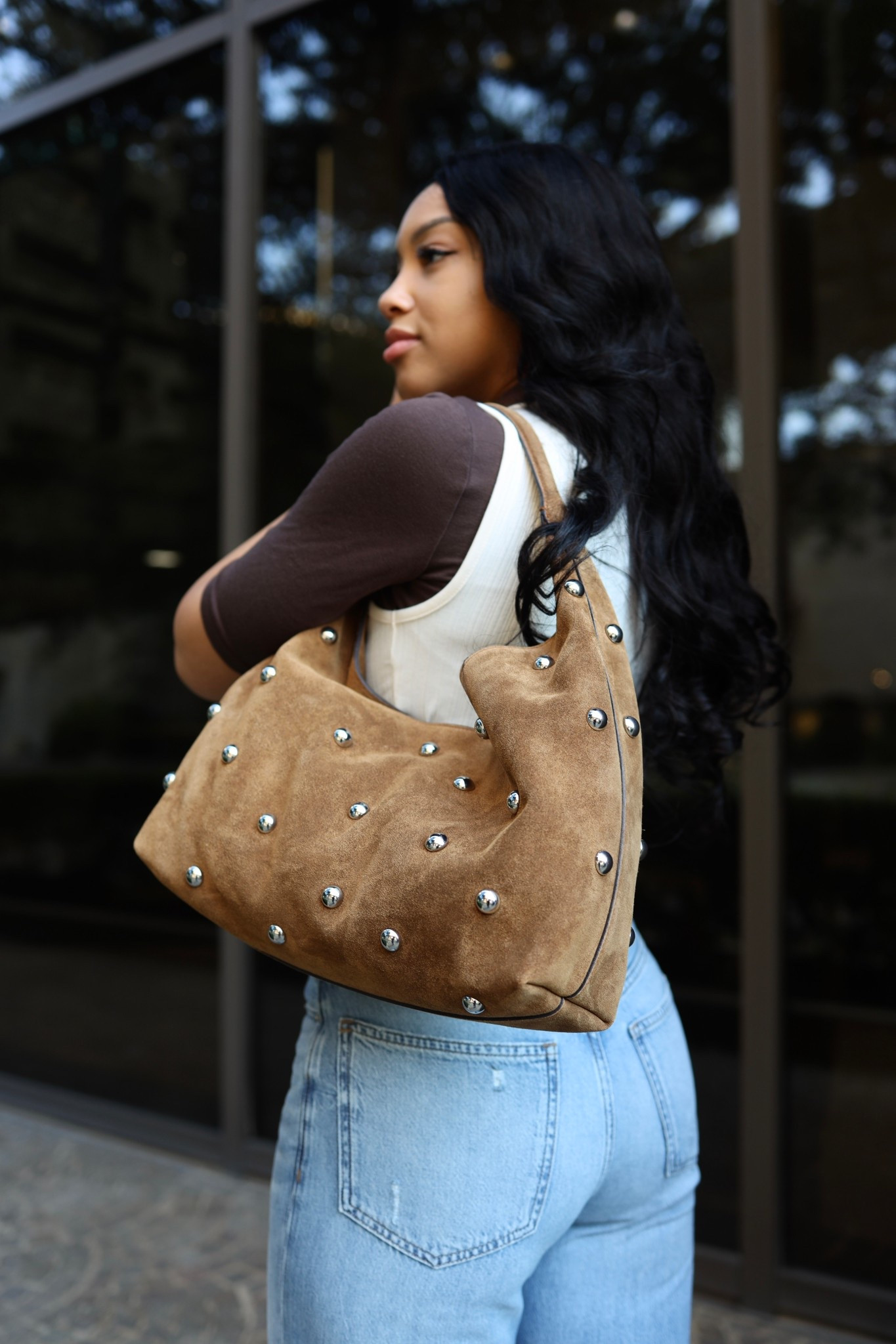 This suede Mylie Shoulder Bag in the dark brown color is apart of the Madewell End of Season Sale under $100 😍 literally fell in love with this bag on sight, the slightly oversized look and studded details are definitely conversation starters! 🤎 

Madewell, suede bag, shoulder bag, studded bag, brown suede bag, winter bag, oversized bag, classic 

#LTKFindsUnder100 #LTKSaleAlert