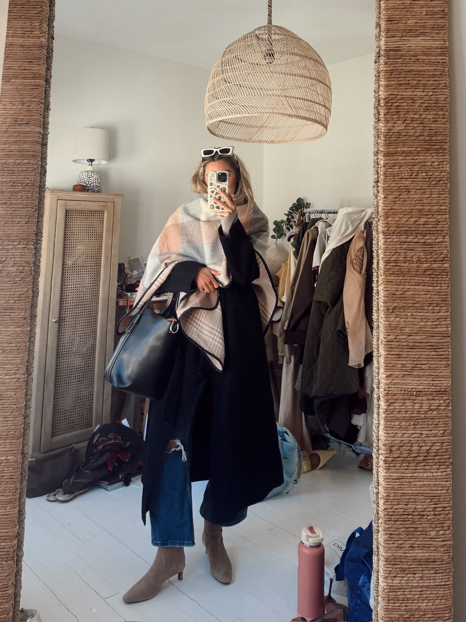 Outfit of the day! As always wearing my favorite Free People jeans 🖤 Loving dark wash denim!

#LTKootd