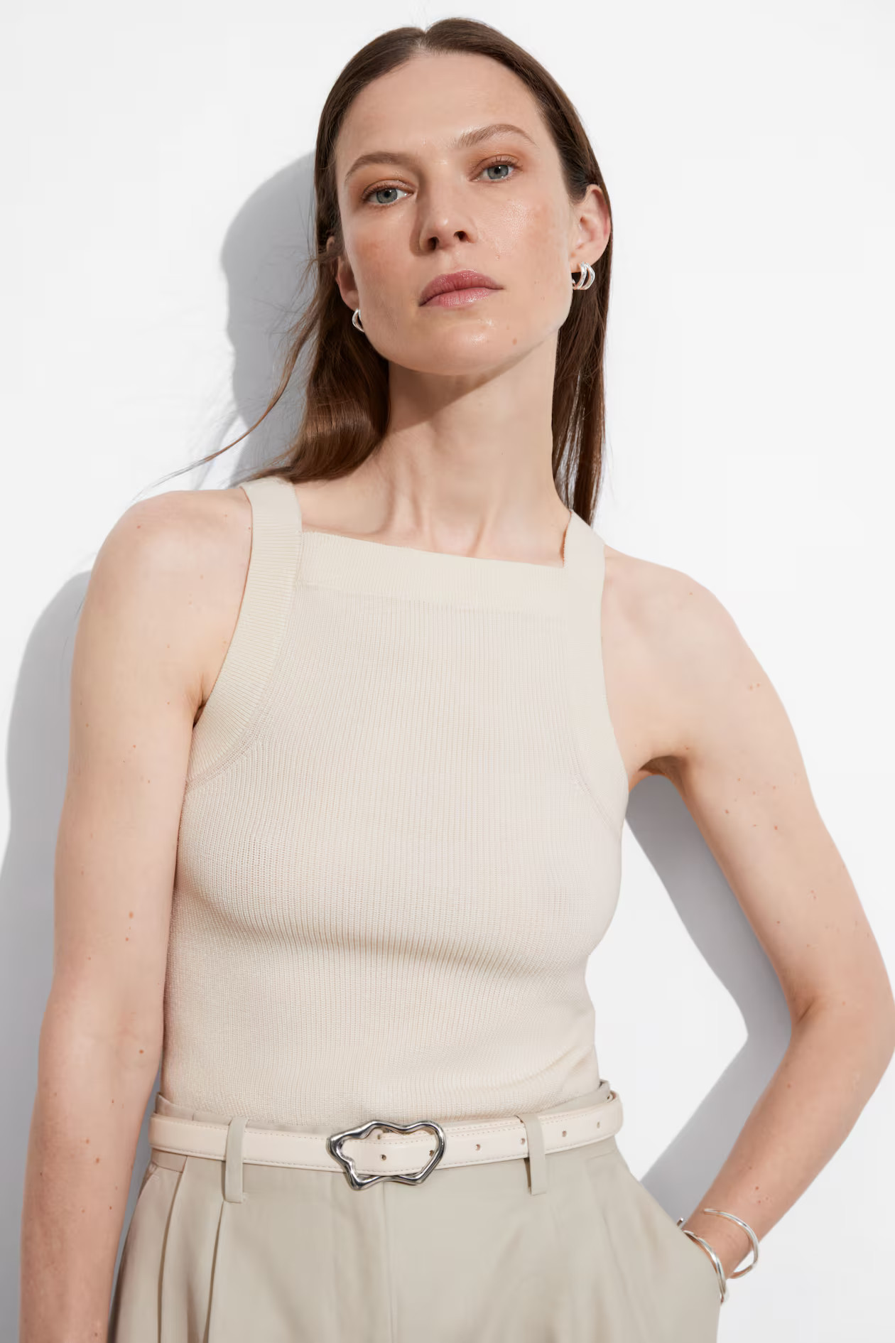 Square-Neck Tank Top - Square neckline - Sleeveless - Cream - Ladies | H&M GB | H&M (UK, MY, IN, SG, PH, TW, HK)