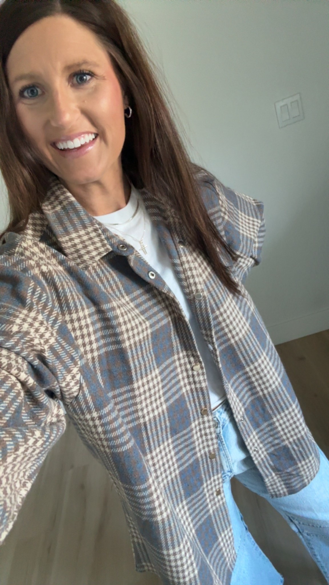 Love this oversized flannel! It is thicker material for the colder weather #amazon #flannel 

#LTKFindsUnder50 #LTKootd