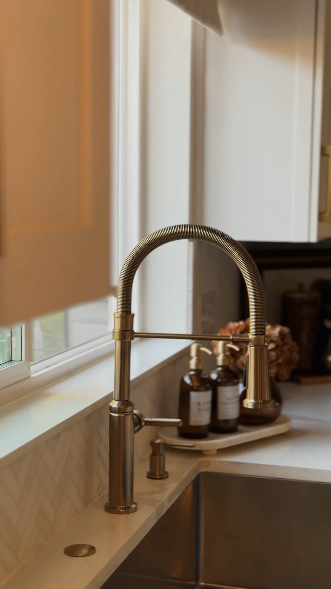 Obsessed is an understatement ✨ This kitchen faucet is everything 😍 from the perfect gold finish to the quality and structure. It ties in seamlessly with our new cabinet hardware 🤍

#kitchen #kitchenfaucet #kitchenhardware #champagnebronze #goldhardware #homedecor #kitcheninspo #kitchenrefresh 

#LTKHome