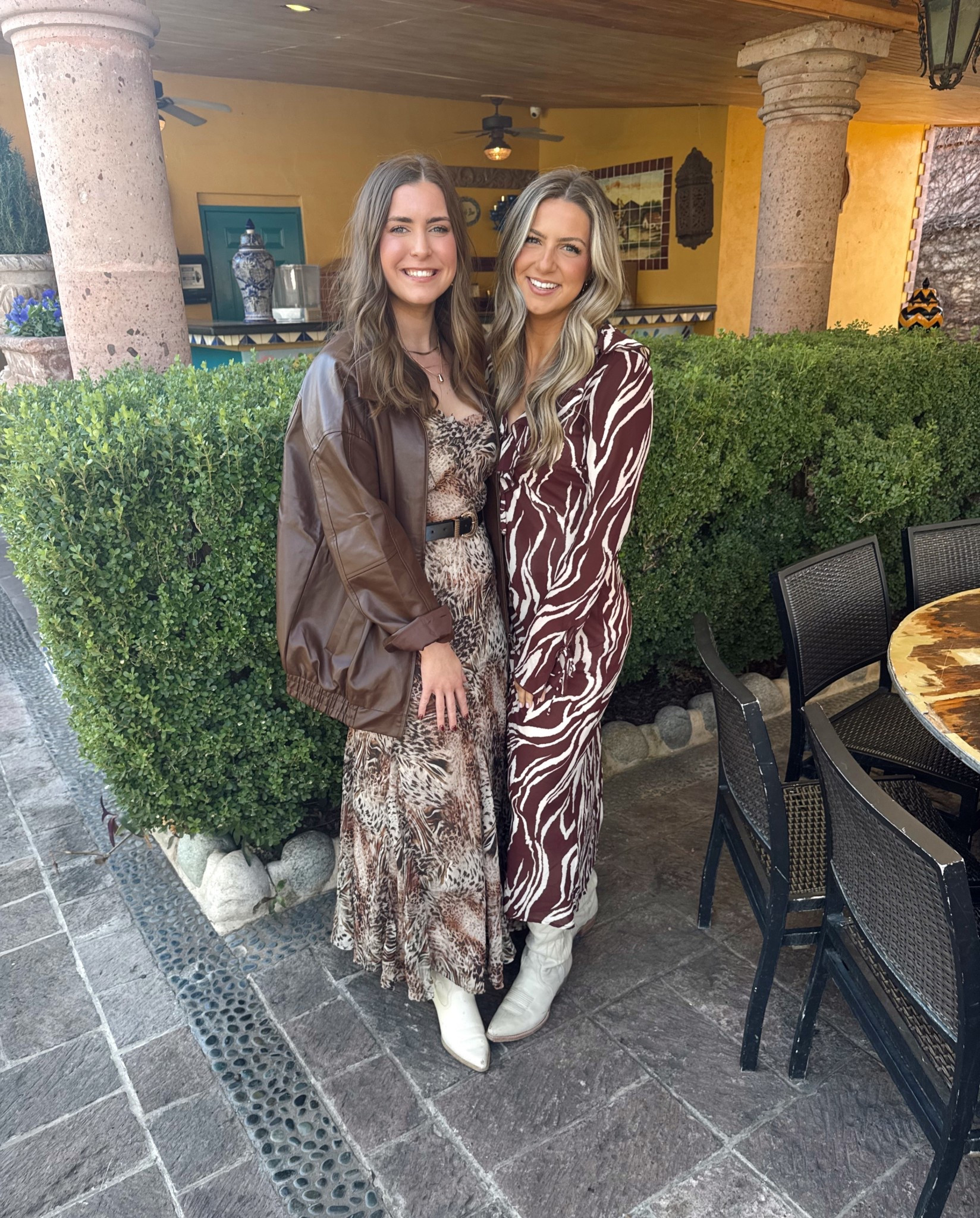 Ft worth stockyards 🤠

Rodeo outfit
Western dress
Cowboy boots